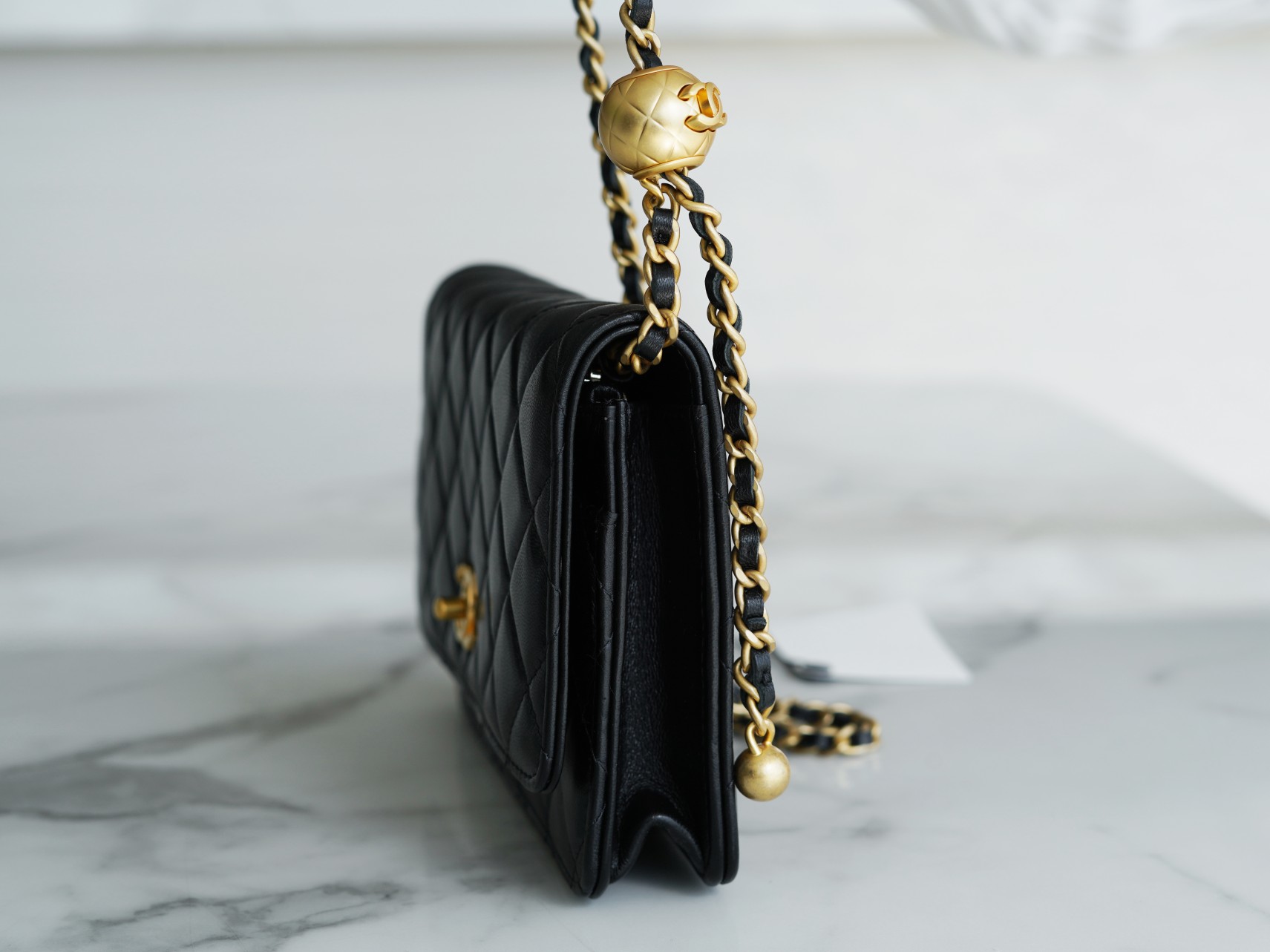 CHANEL 𝑾𝒐𝒄 hair bag metal ball 𝒘𝒐𝒄 black