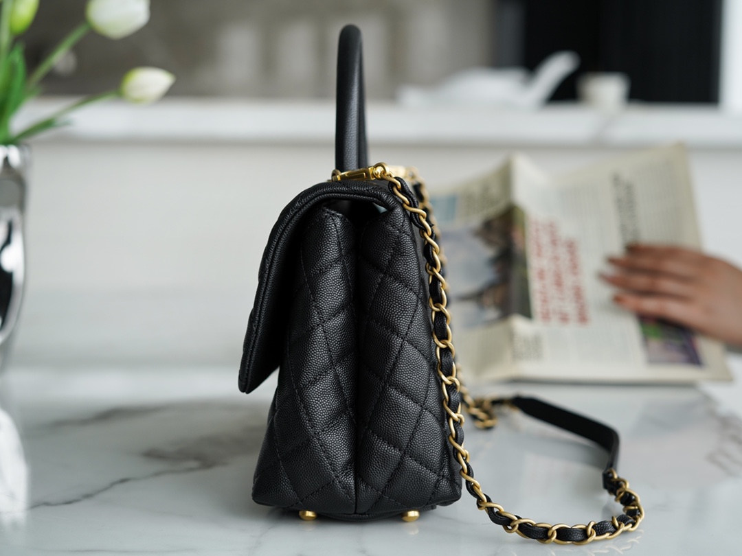 CHANEL 𝑪𝒐𝑪𝒐 𝒉𝒂𝒏𝒅𝒍𝒆 New Cowhide Handle Medium Black Gold