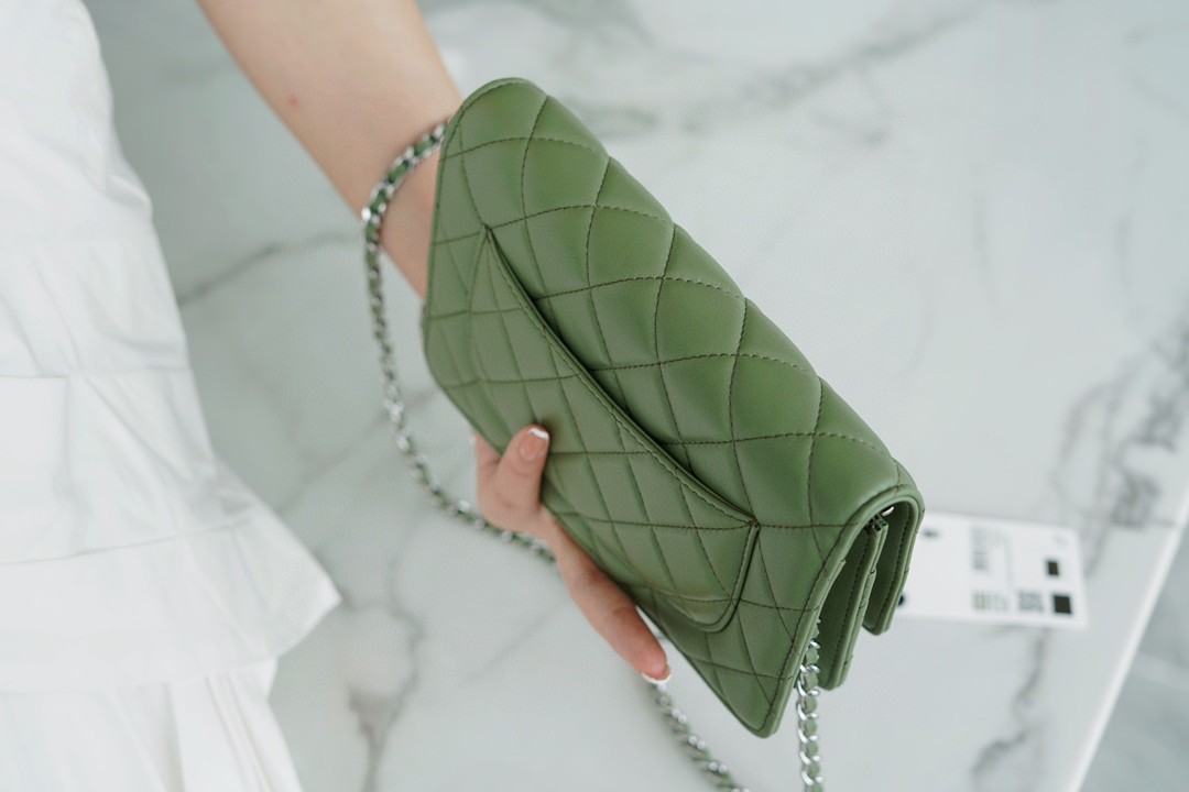 CHANEL 𝑾𝒐𝒄 Hairy Bag Entry Classic 𝑾𝒐𝒄𝒄𝑾𝒐𝒄 (Magnetic Closure) (Lambskin) Matcha Green
