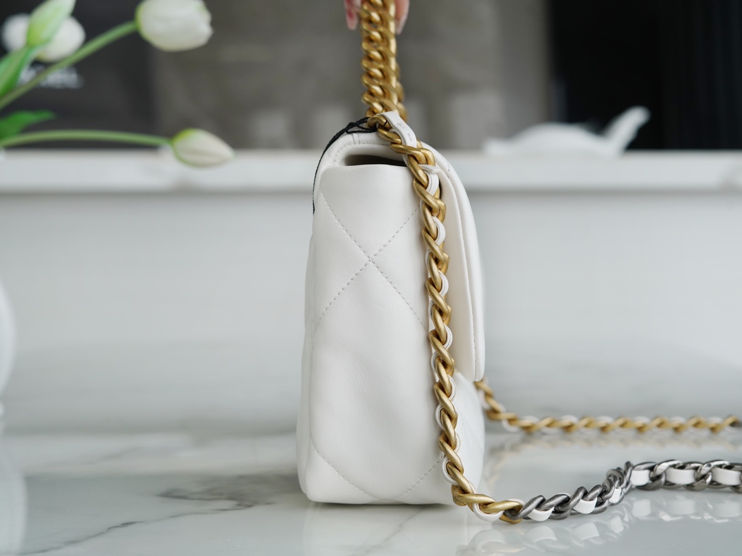 𝗖𝗛𝗔𝗡𝗘𝗟 ❶❾ 𝗕𝗔 𝗚 Original lambskin series ❥ Genuine leather ❥ Small ❥ Snow White 👰‍♀️