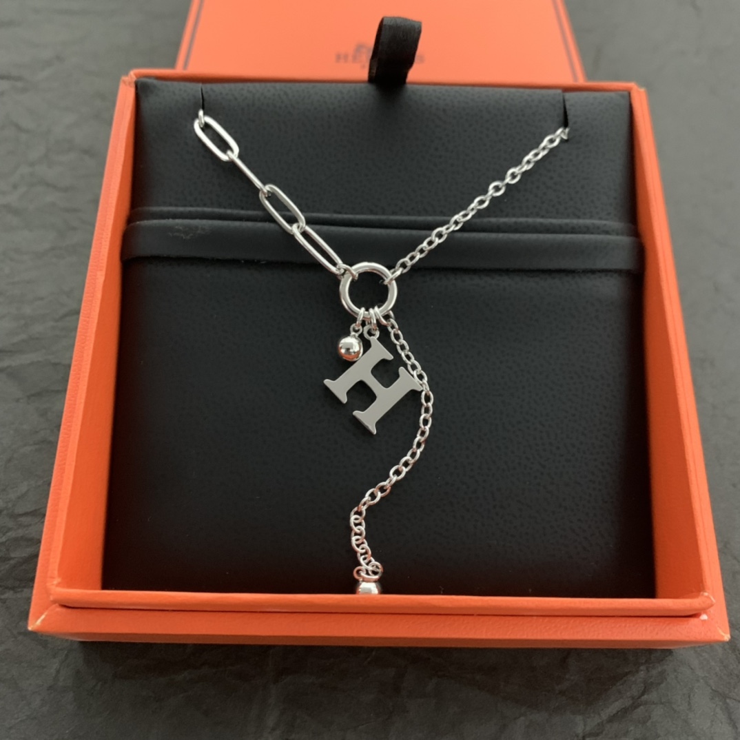 Hermes necklace