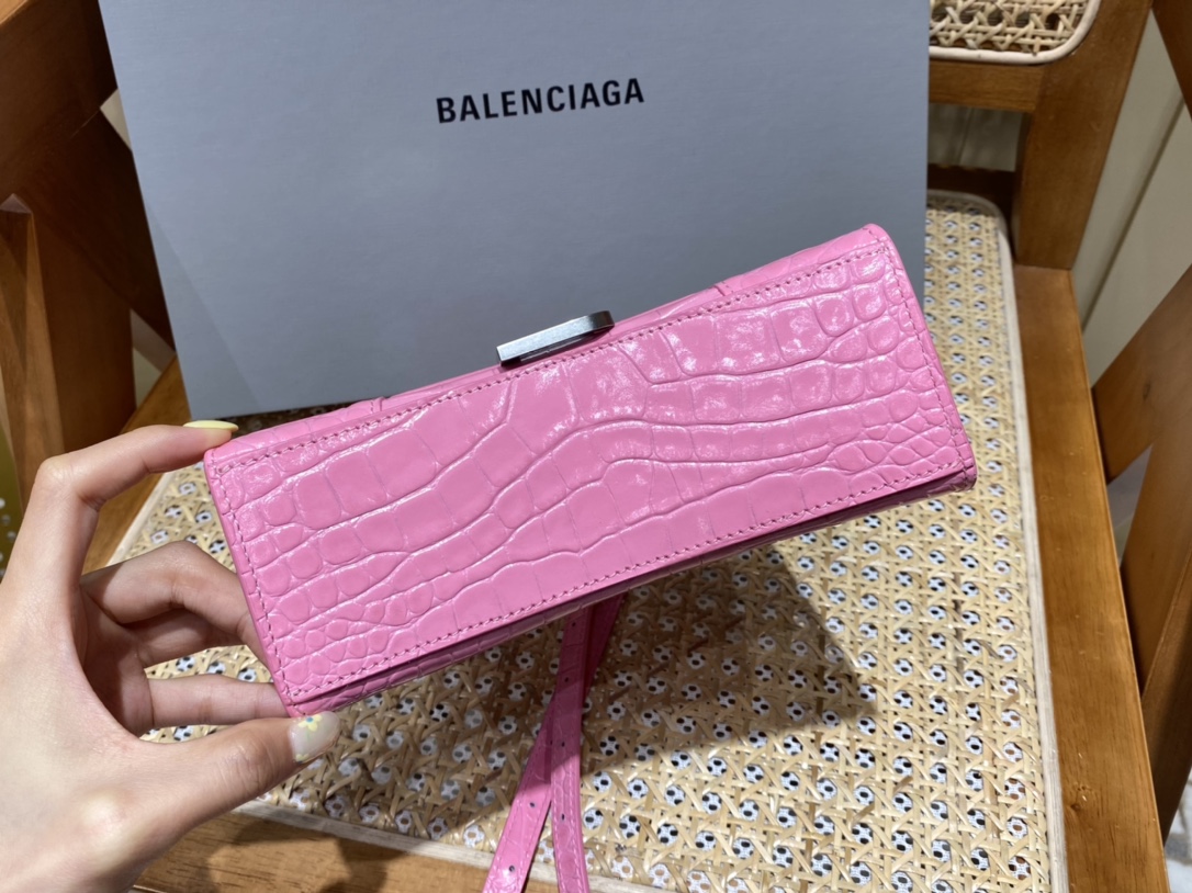 BALENCIAGA 𝐇𝐨𝐮𝐫𝐠𝐥𝐚𝐬𝐬 𝐗𝐒 crocodile-textured cowhide