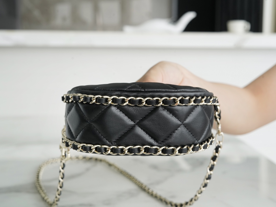 𝗖𝗛𝗔𝗡𝗘𝗟 23p moon/moon bag small black