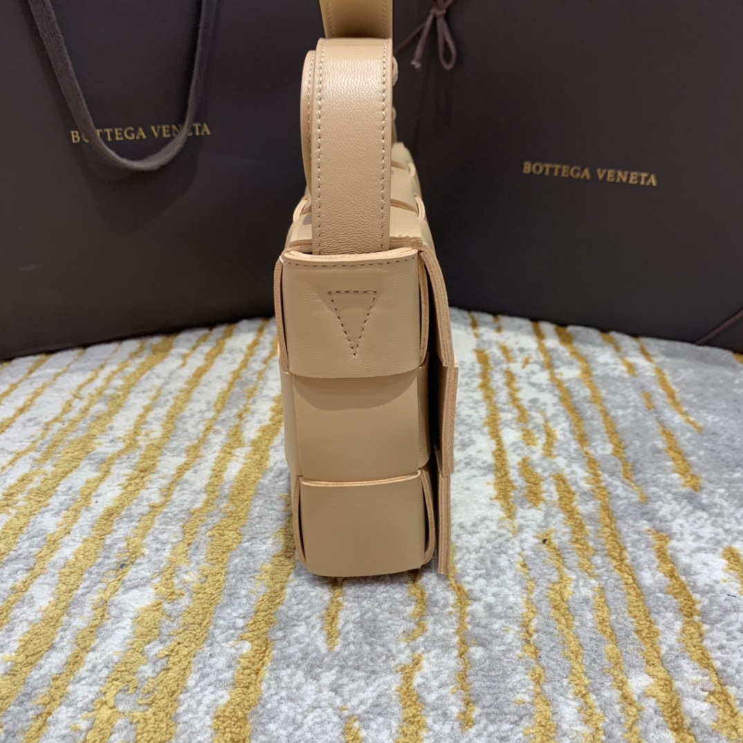 Bottega Veneta  𝘾𝘼𝙎𝙎𝙀𝙏𝙏𝙀 #578004