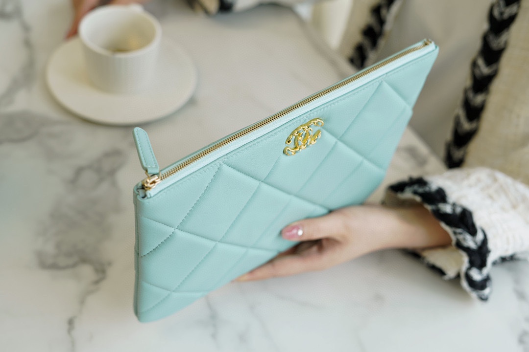 𝗖𝗛𝗔𝗘𝗡𝗟✦ Classic 19 Collection Imported Channel Special Lambskin🐑 Carry-on Clutch Tiffany Blue