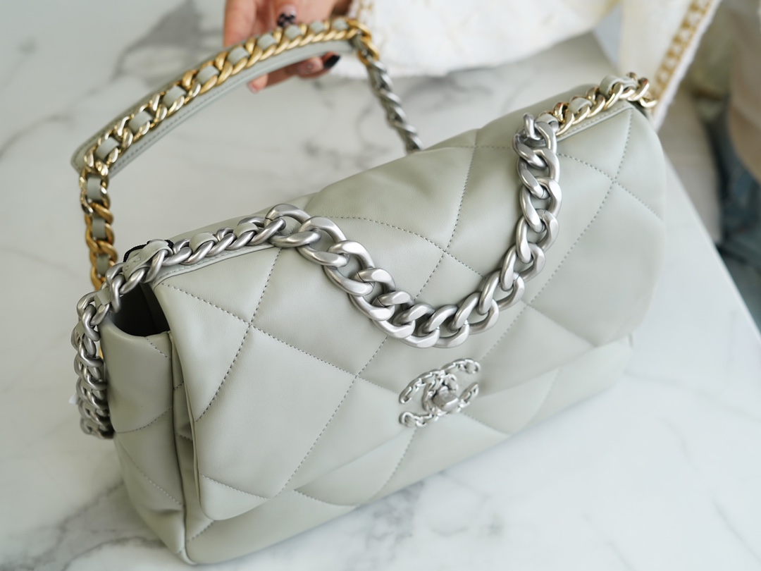 𝗖𝗛𝗔𝗡𝗘𝗟 ❶❾ 𝗕𝗔𝗚 Original lambskin series ❥ Genuine leather ❥ Medium ❥ Light grey