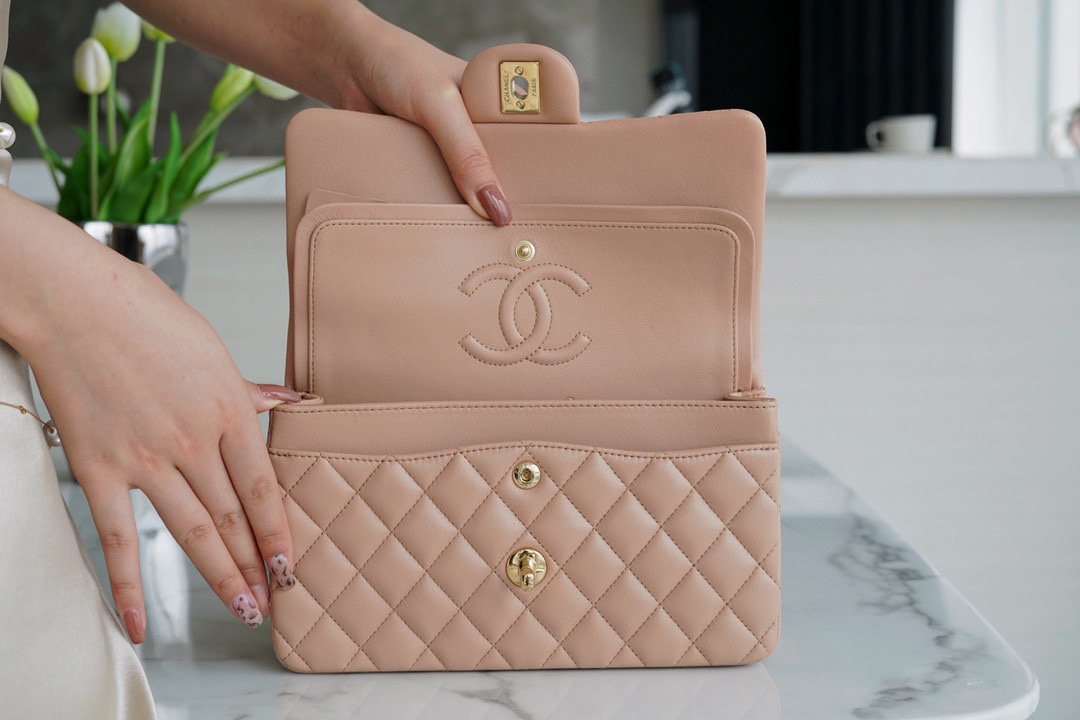 𝐂𝐇𝐀𝐍𝐄𝐋 Classic Flap Italy 🇮🇹 The 𝗚𝗥