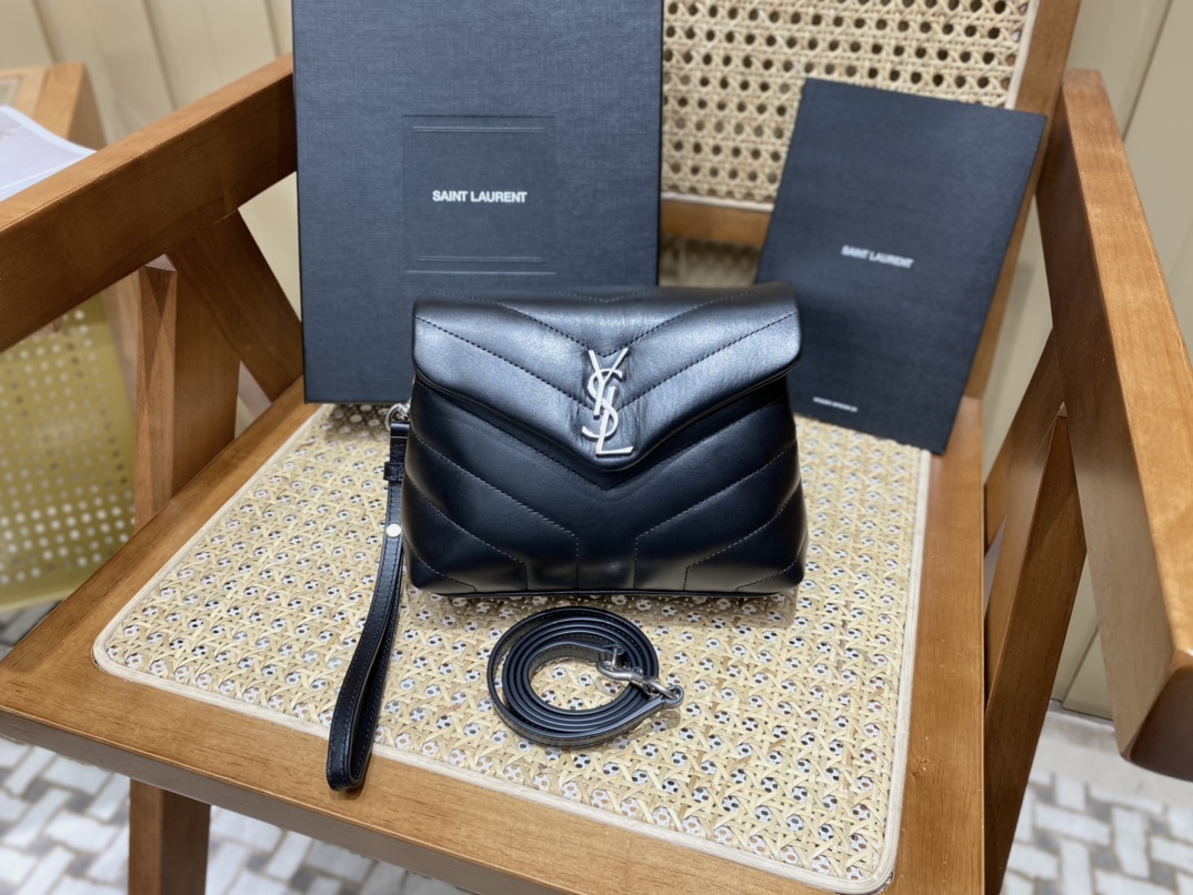 SAINT LAURENT 𝑳𝒐𝒖𝑳𝒐𝒖 #467072.Original leather.JD