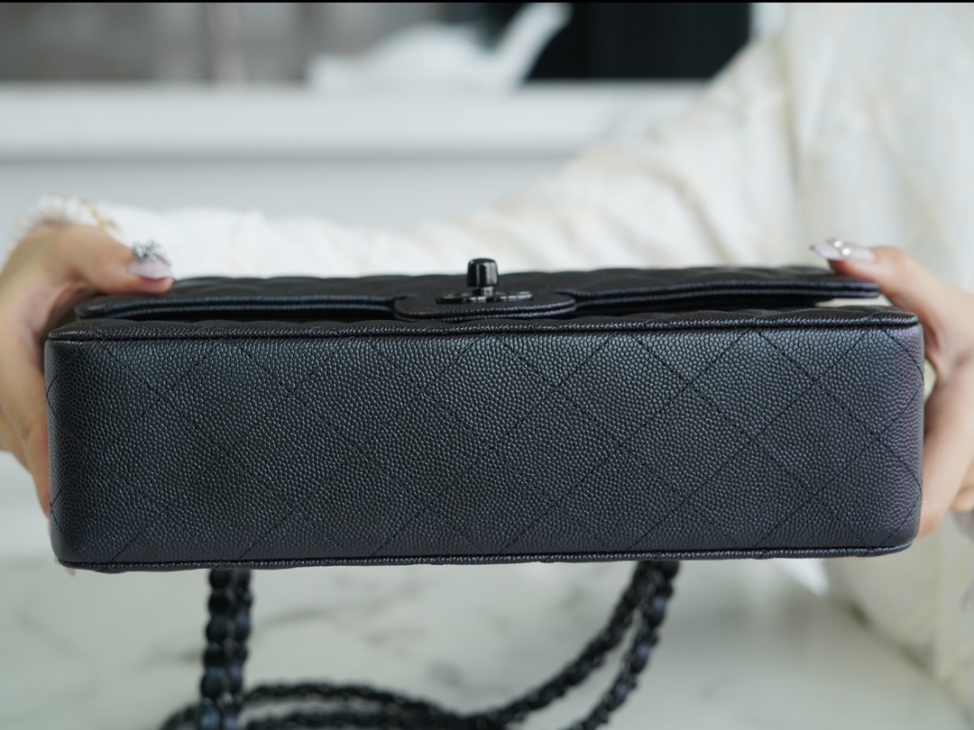 𝐂𝐇𝐀𝐍𝐄𝐋 Classic Flap France 🇫🇷 𝐇𝐇 𝐚𝐚𝐬 Original Caviar 🐂 Washed Tire Ox Medium 🐘Illusion black gun buckle