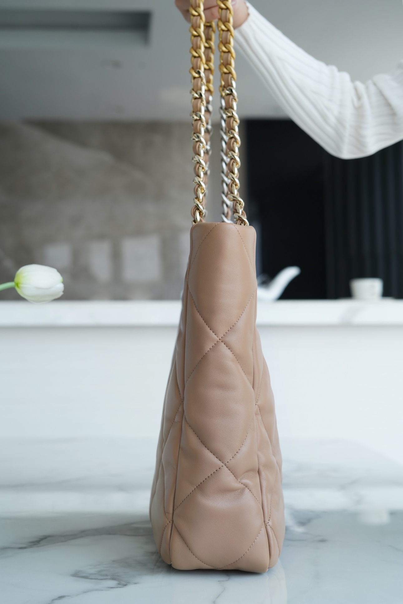 𝗖𝗛𝗔𝗡𝗘𝗟 𝟮𝟮𝗕 19𝑩𝑨𝑮 𝑻𝒐𝒕𝒆 Italy 🇮🇹 Level 1 [Box] Lambskin 🐑 Genuine Leather Apricot