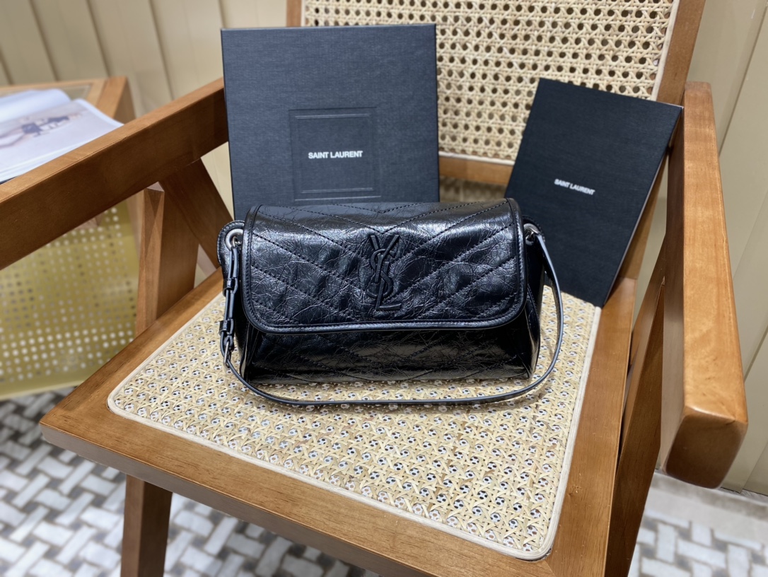 SAINT LAURENT 𝑵𝒊𝒌𝒊 𝒃𝒐𝒅𝒚 𝒃𝒂𝒈  #577124.JD