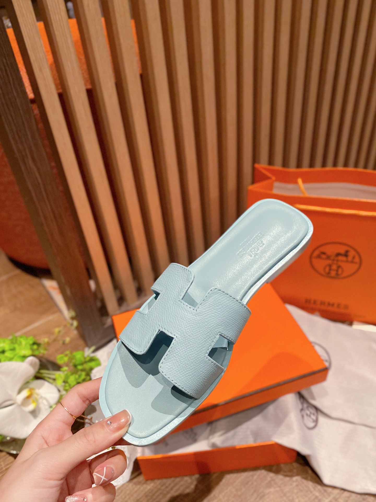 Hermes new revision of the first layer of cowhide