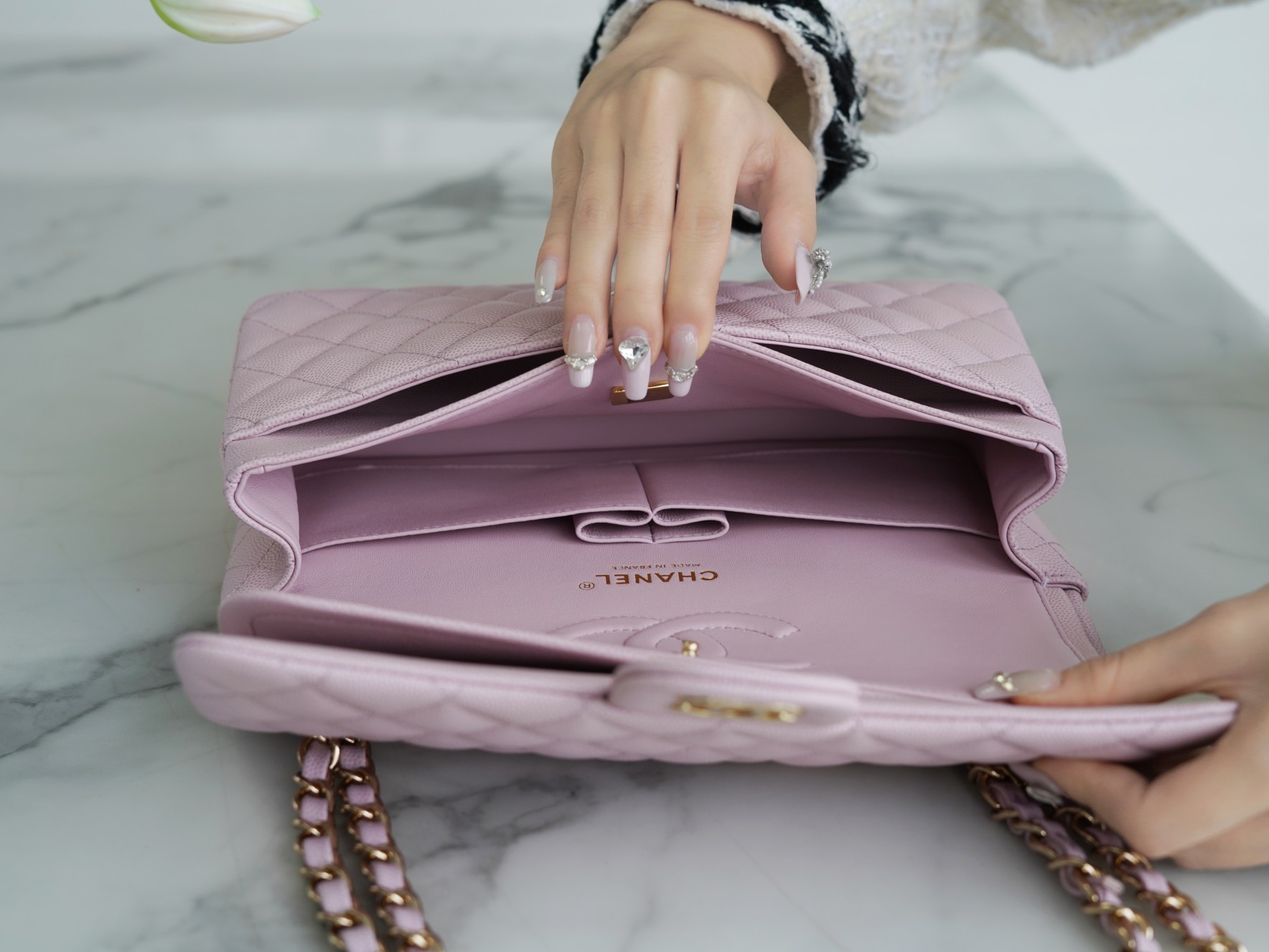 𝐂𝐇𝐀𝐍𝐄𝐋 Classic Flap France 🇫🇷 𝐇𝐇 𝐚𝐚𝐬 Original Caviar 🐂 Washed Tire Ox Medium 🐘Cherry Blossom Powder