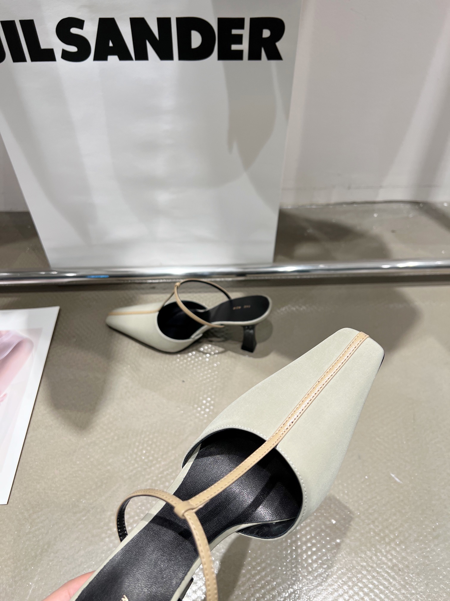 𝐓𝐡𝐞 𝐫𝐨𝐰 ｜𝟐𝟎𝟐𝟐/𝐒𝐒 𝐧𝐞𝐰 Retro minimalist wrap-around heels Custom leather Original outsole