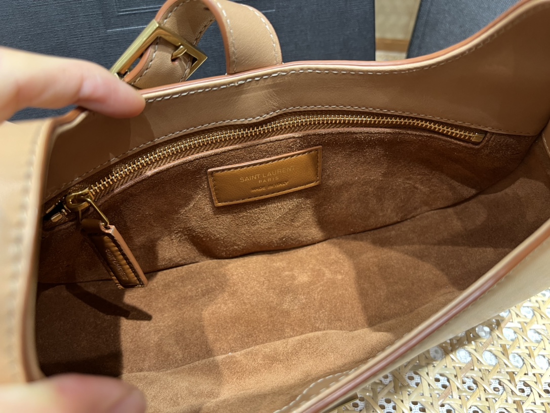 SAINT LAURENT▪️ 𝗟𝗲 𝗙𝗲𝗿𝗺𝗼𝗶𝗿▪️672615 original leather