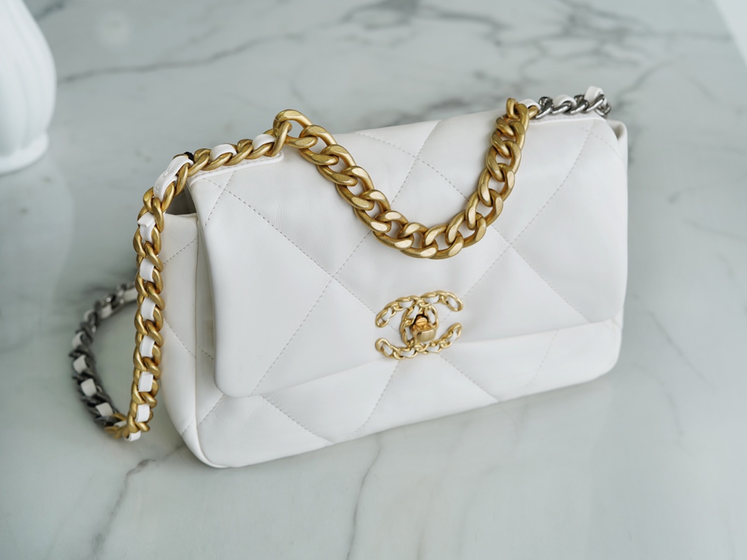 𝗖𝗛𝗔𝗡𝗘𝗟 ❶❾ 𝗕𝗔 𝗚 Original lambskin series ❥ Genuine leather ❥ Small ❥ Snow White 👰‍♀️