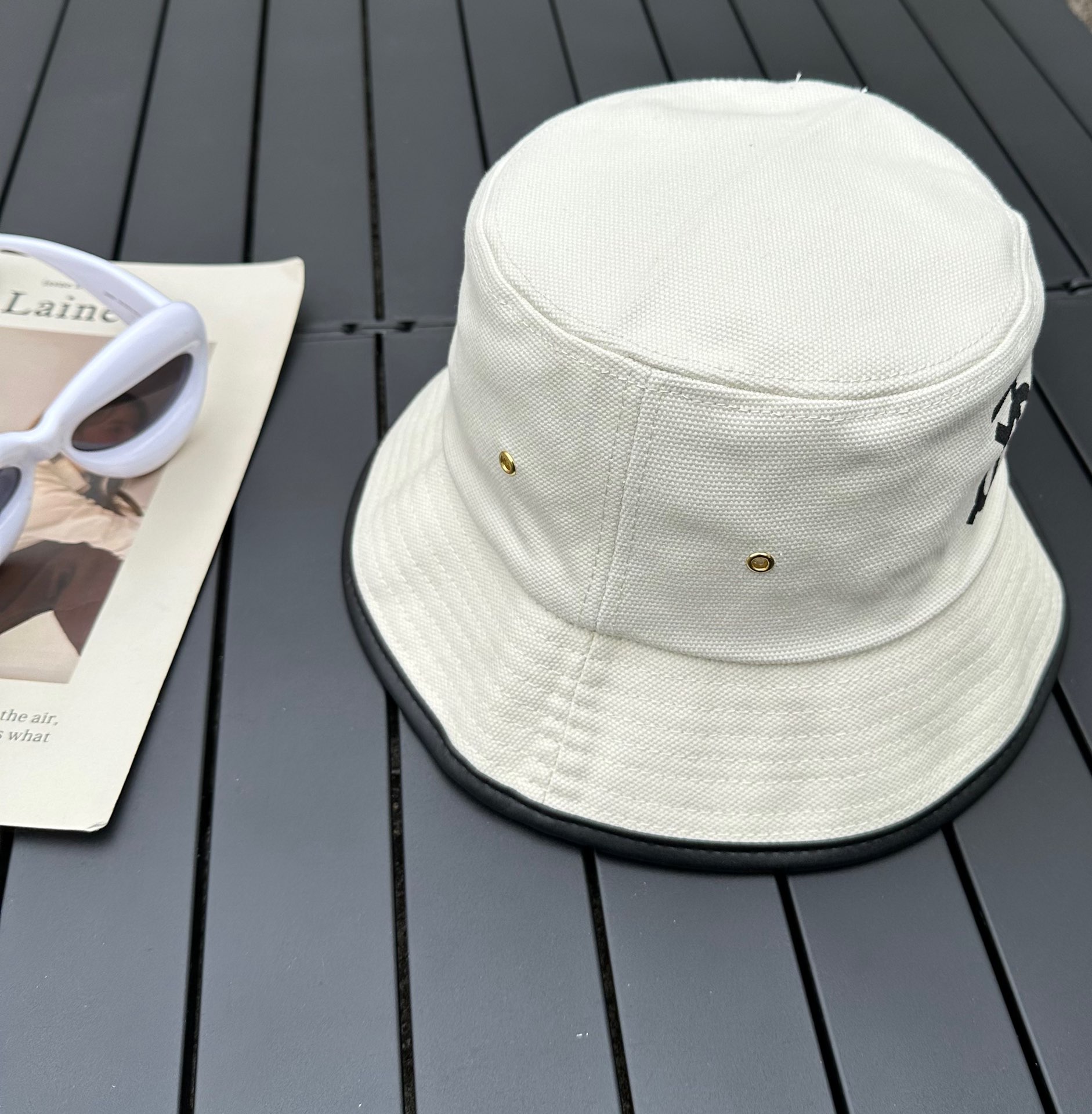 Burberry 2023 bucket hat