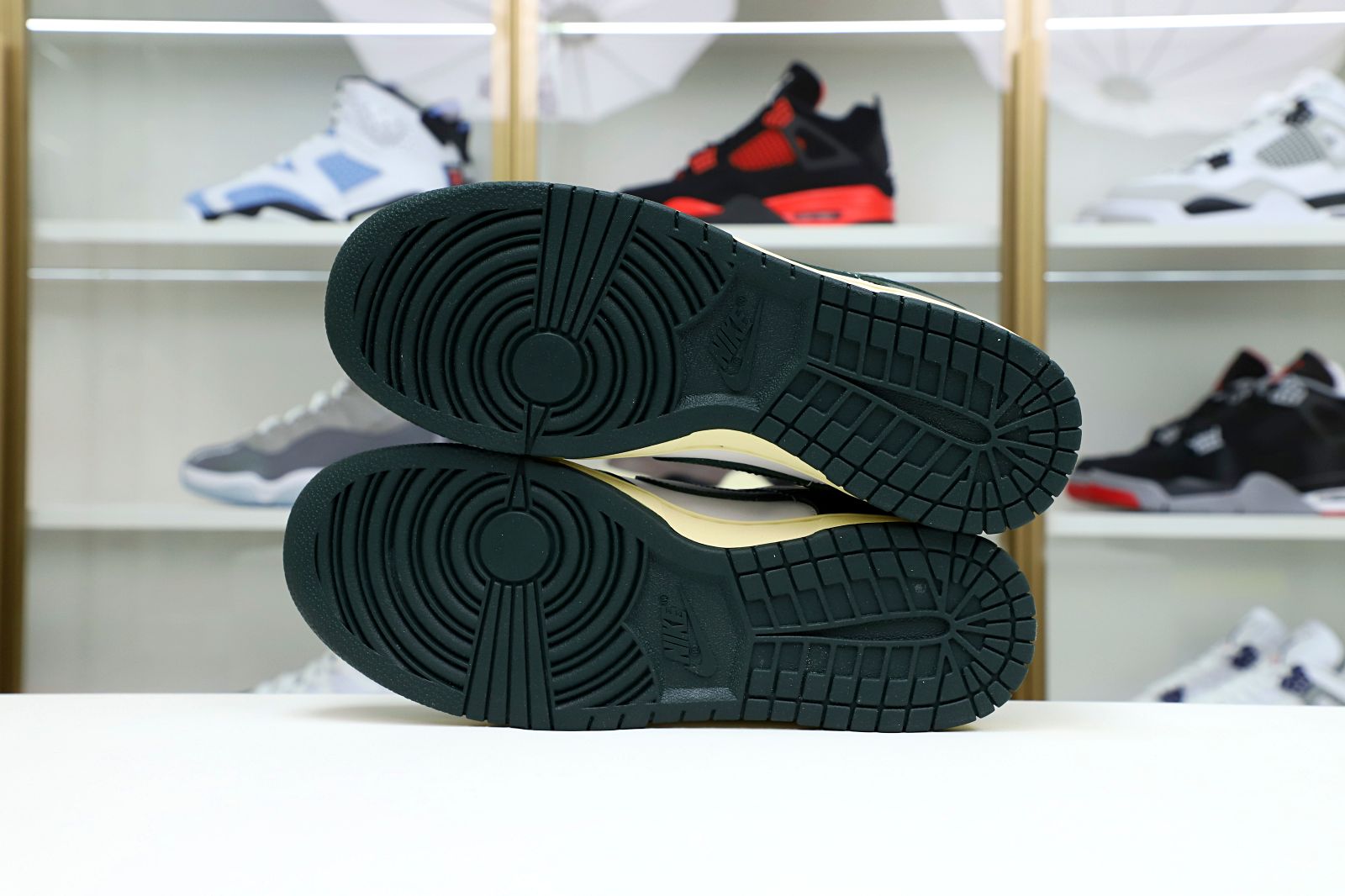 NIKE WMNS DUNK LOW VINTAGE GREEN