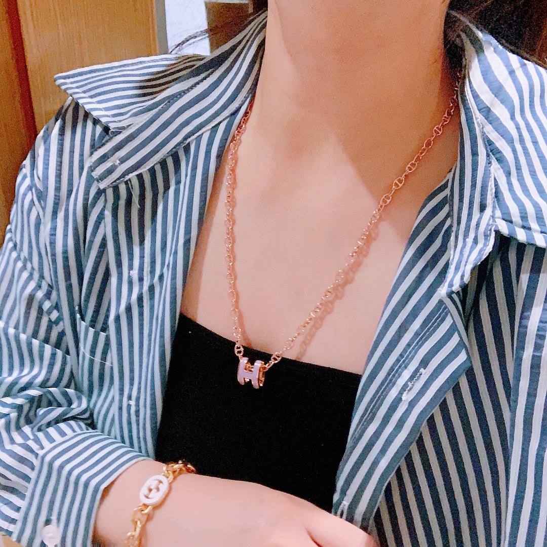 Hermes necklace