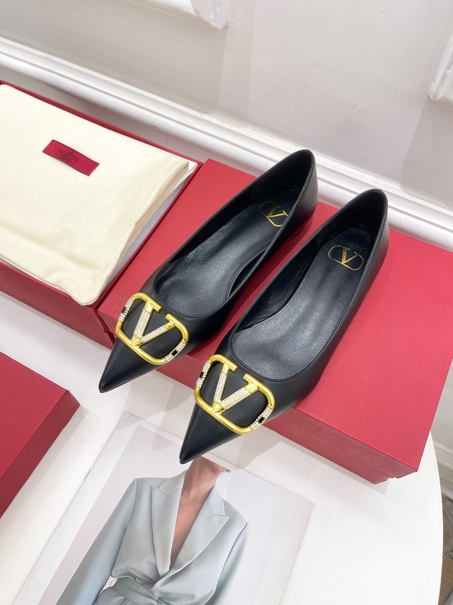 【Valentino】𝟐𝟎𝟐𝟏/𝐒𝐒 𝐧𝐞𝐰 Valentino 2022 spring and summer new large V diamond buckle high heels on the new