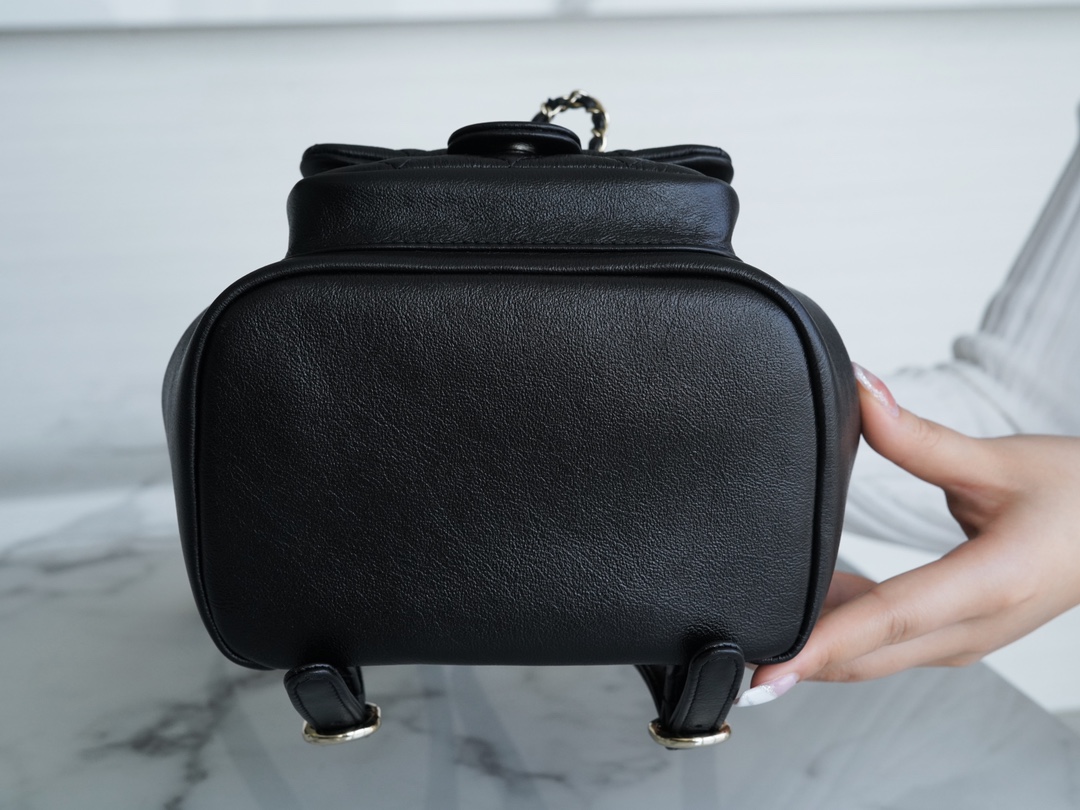 𝗖𝗛𝗔𝗘𝗡𝗟✦ New 𝐃𝐮𝐦𝐚 shoulder bag black