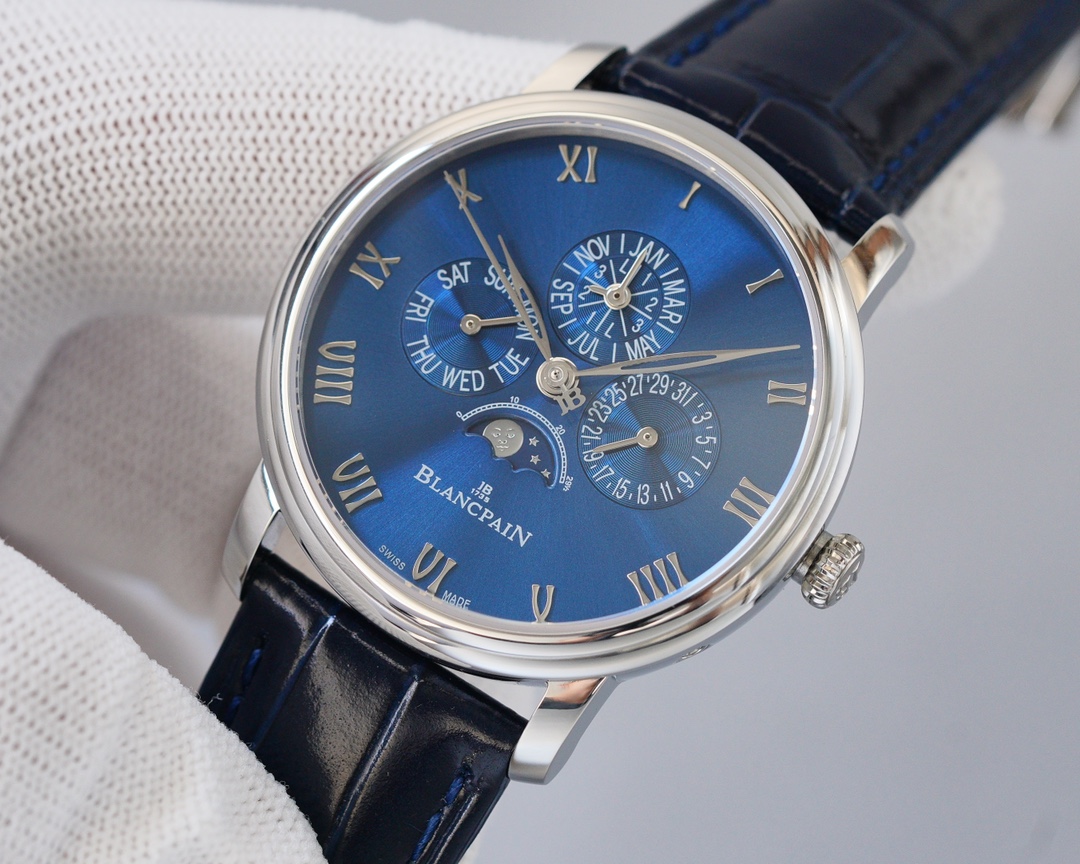 Blancpain - This functional watch comes from the classic Blancpain collection