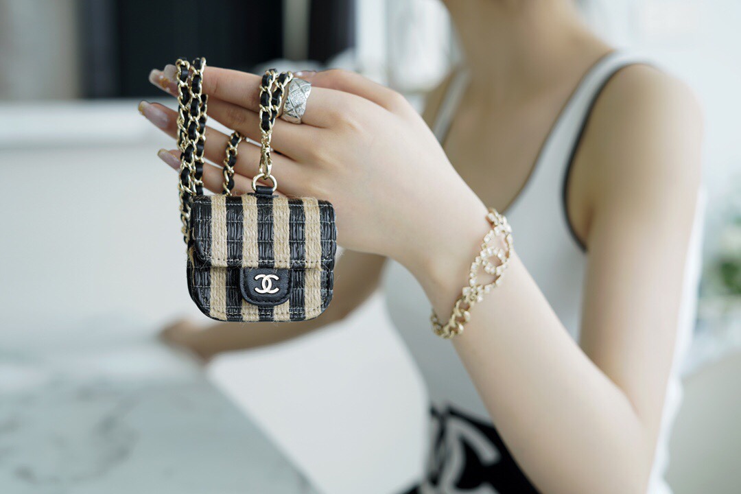 𝗖𝗛𝗔𝗘𝗡𝗟✦2021 𝗦𝘀 New spring and summer products Lafite series ◆ʚCute and lovely straw 𝙈𝙞𝙣𝙞 earphone bag