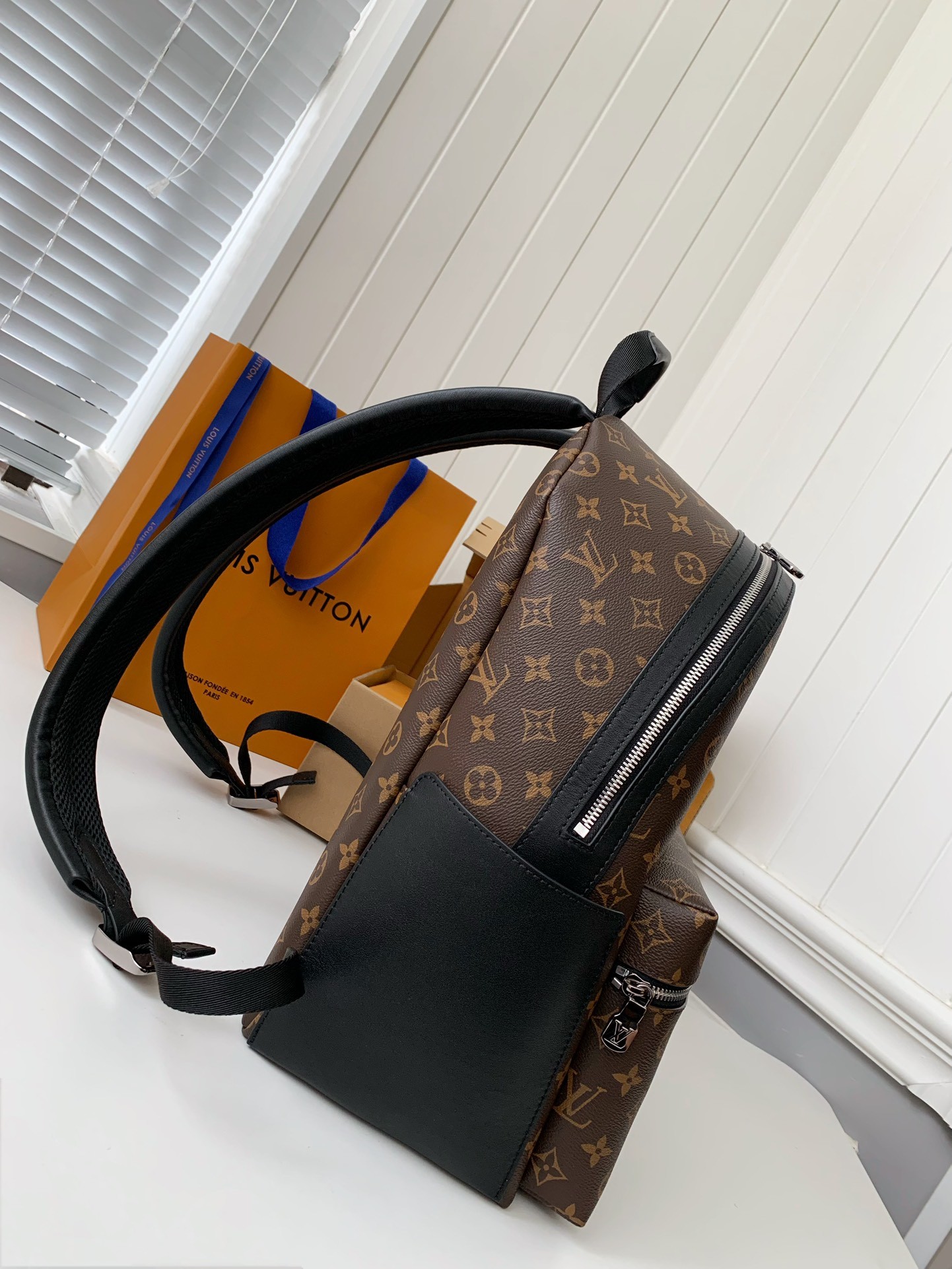 Louis Vuitton 24s New DISCOverY Small Backpack M46684, Top Quality ​Size: 29 * 38 * 20cm