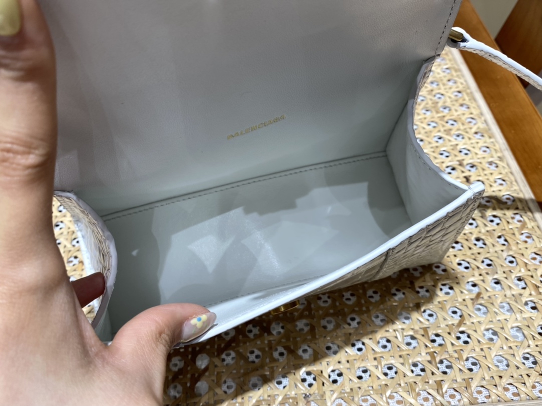 BALENCIAGA 𝐇𝐨𝐮𝐫𝐠𝐥𝐚𝐬𝐬 𝐗𝐒 crocodile-textured cowhide