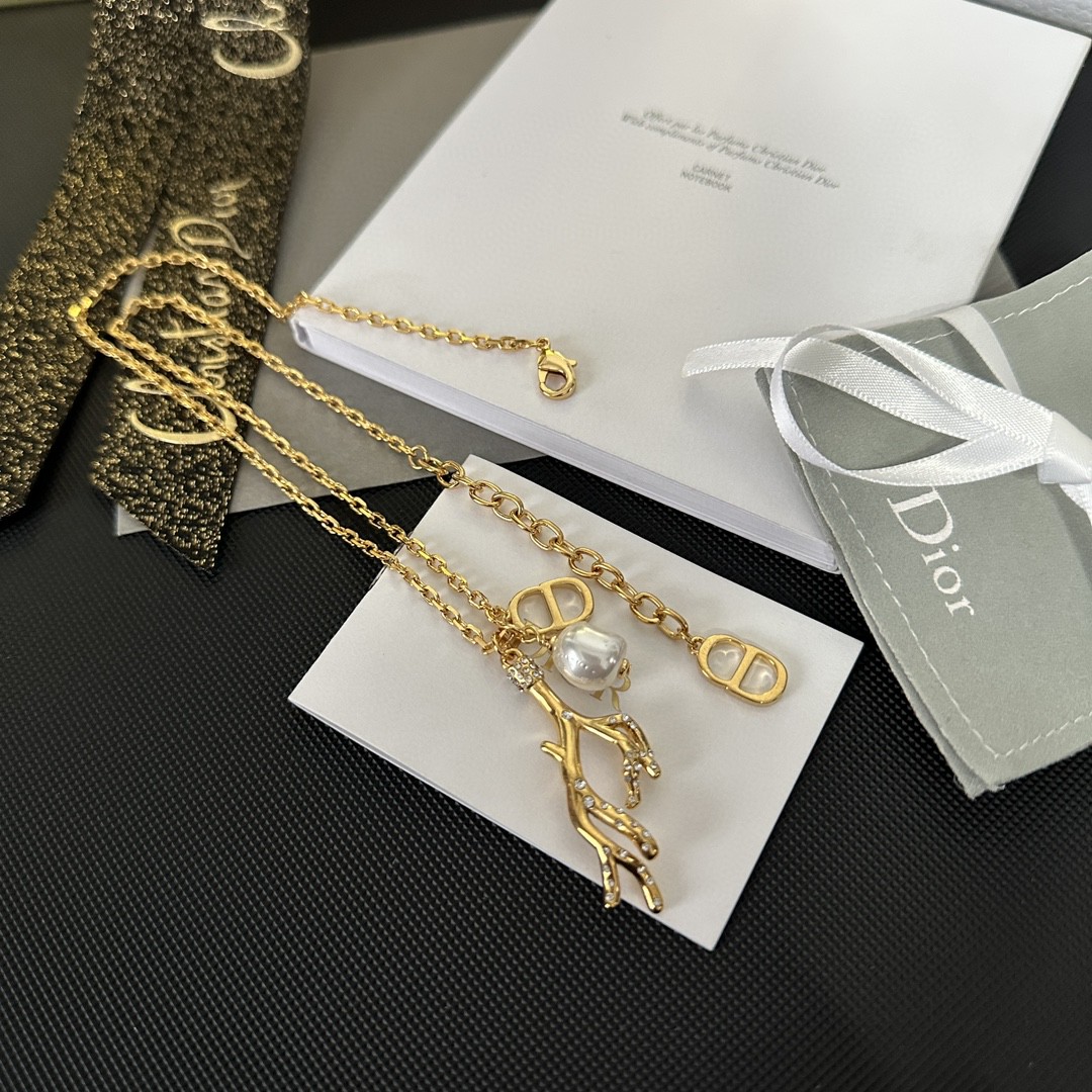 Dior necklace