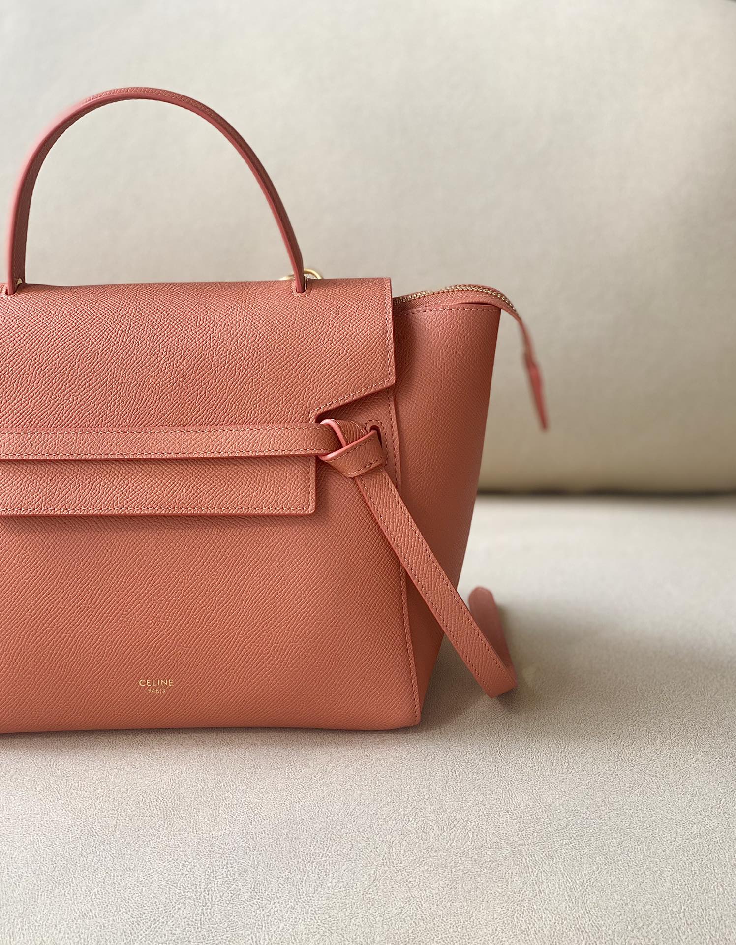 𝐂𝐞𝐥𝐢𝐧𝐞 BELT MICRO BAG in grained calfskin