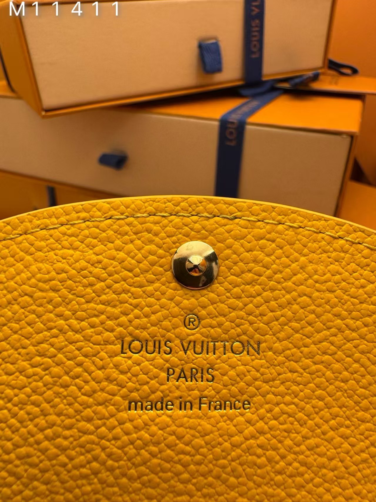 LV  M11411