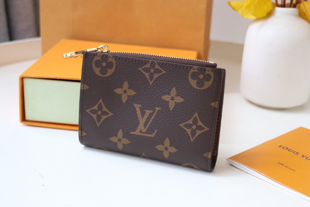 LV  M82415   brown