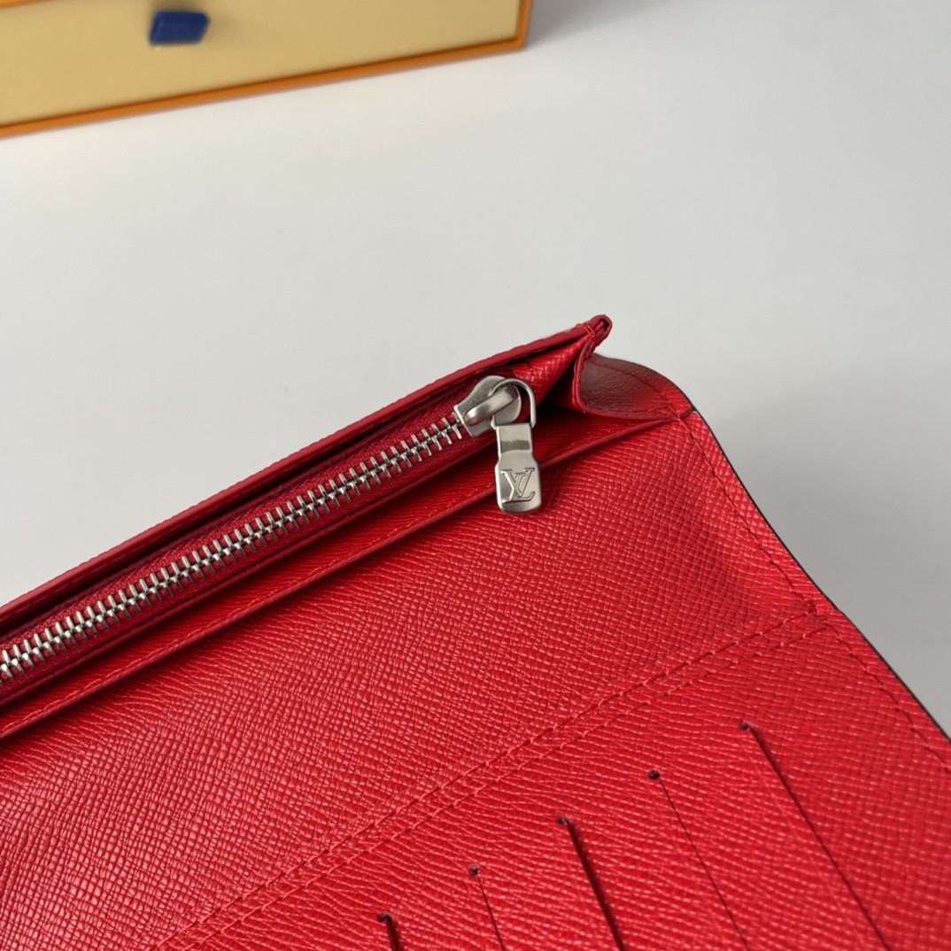 LV  M66540  RED