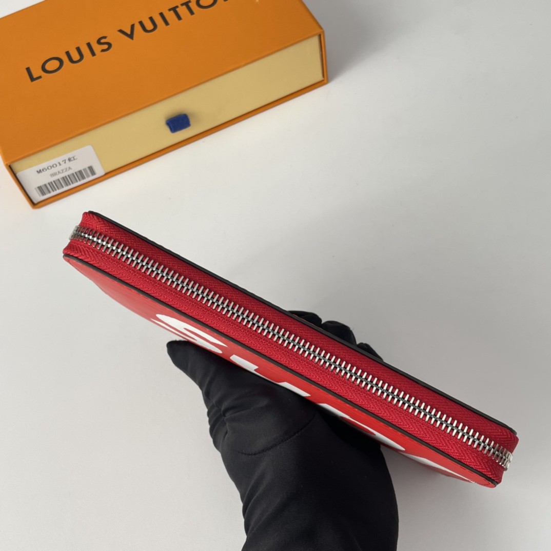 LV  M60017  red