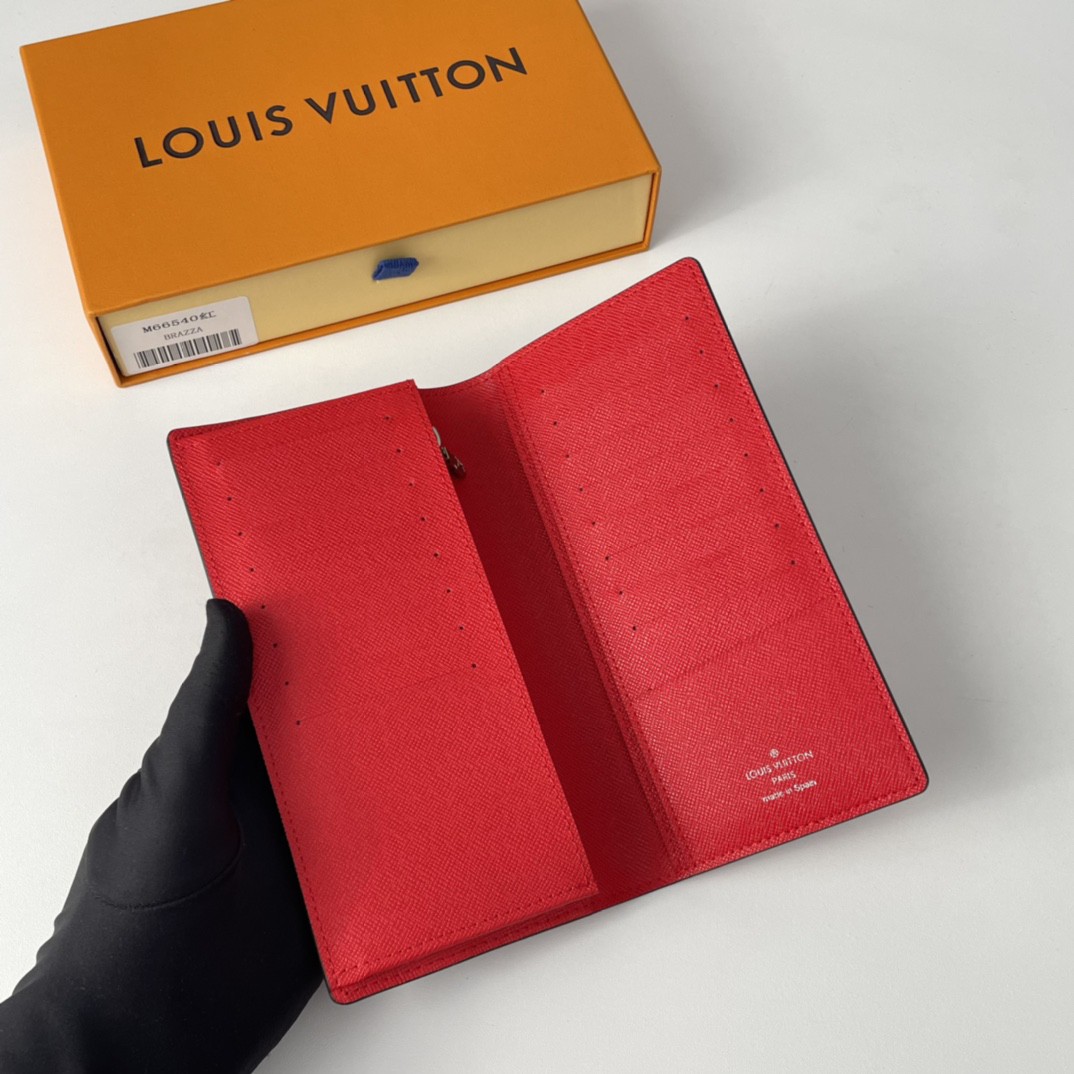 LV  M66540  RED