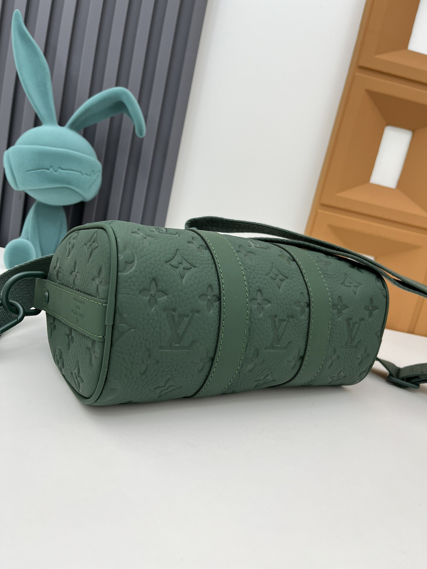 M24432   KEEPALL  BANDOULIERE  25   SIZE  25*15*11