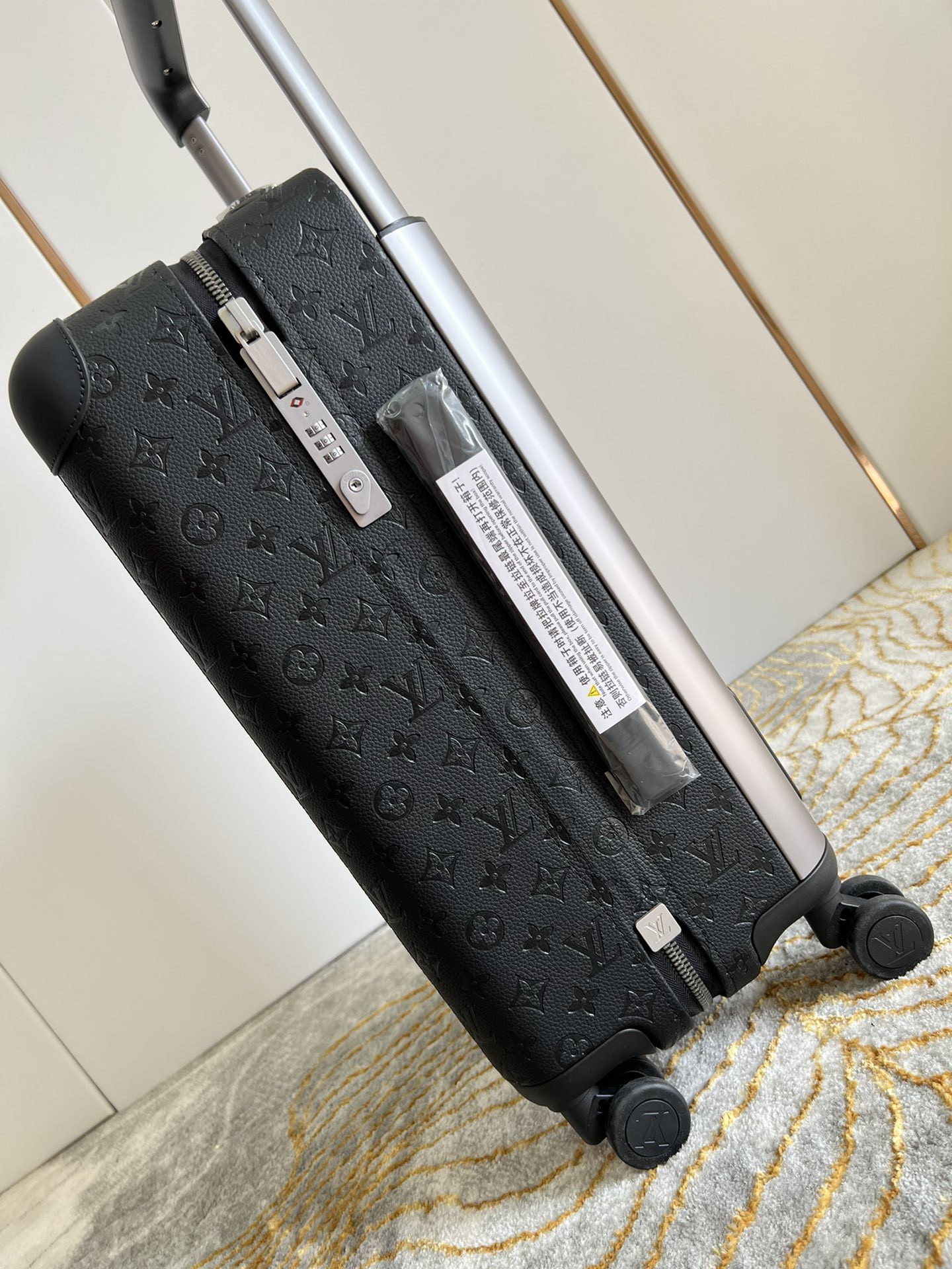 LV  suitcase  size 38*55*23cm