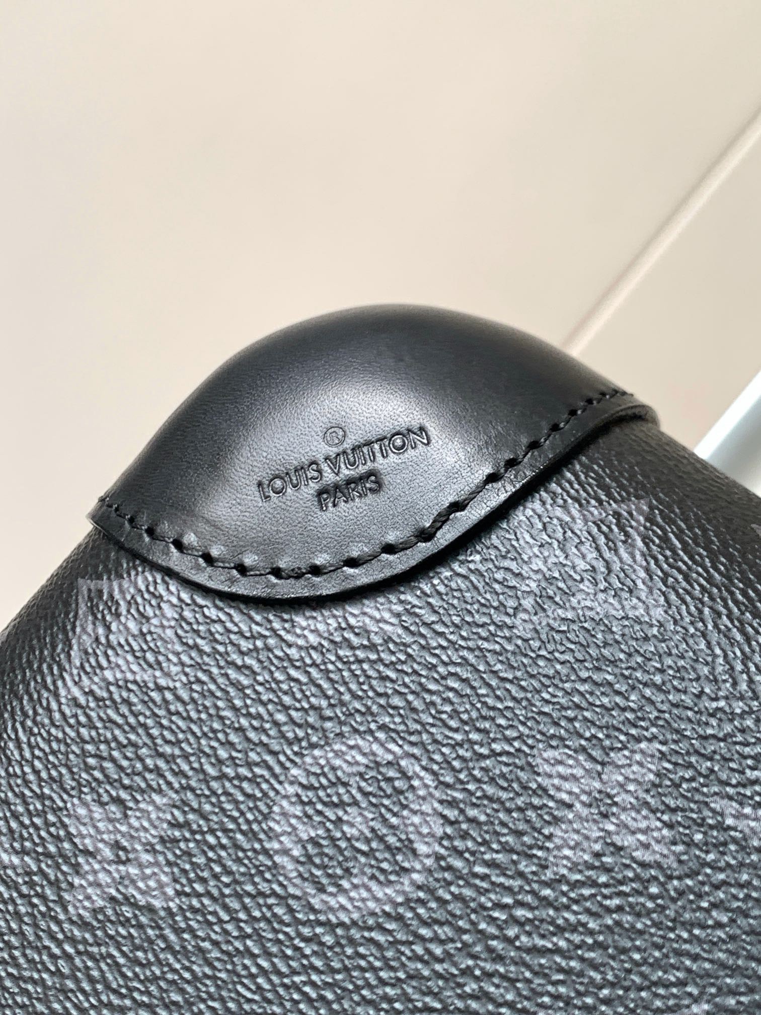 LV  suitcase  size 38*55*23cm