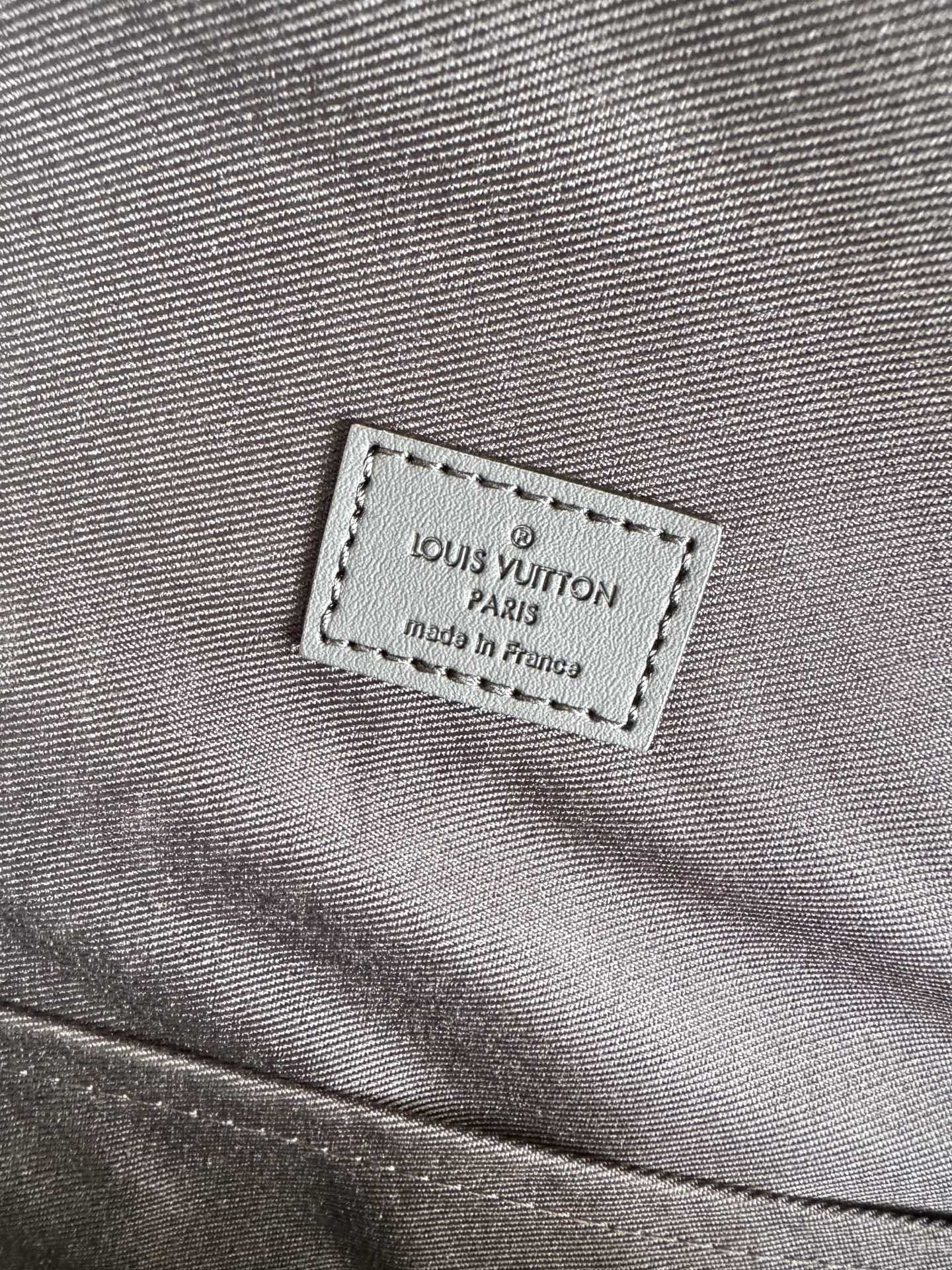 LV  M40094   SIZE  39*30*13CM