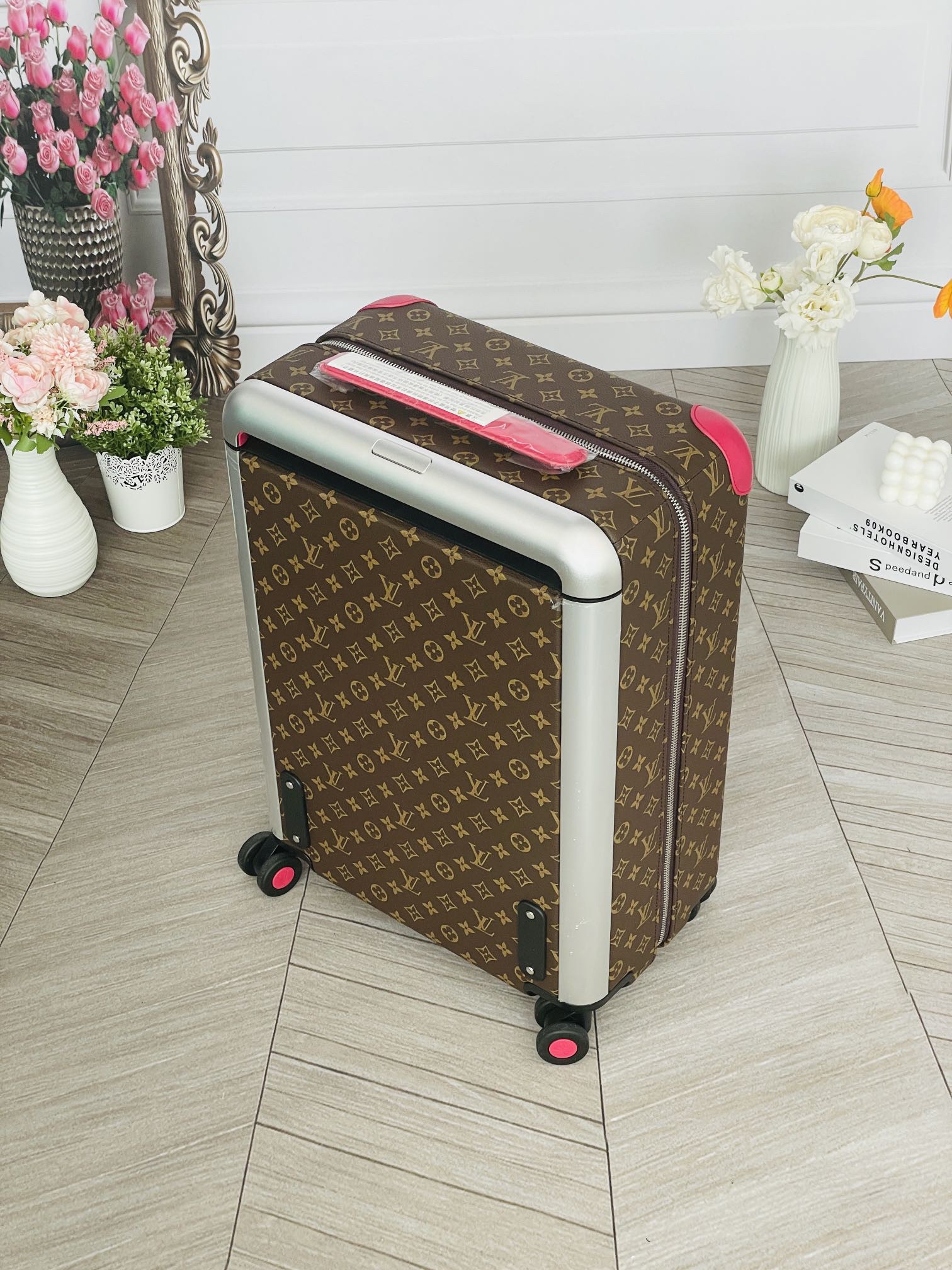 LV  suitcase  size 38*55*23cm