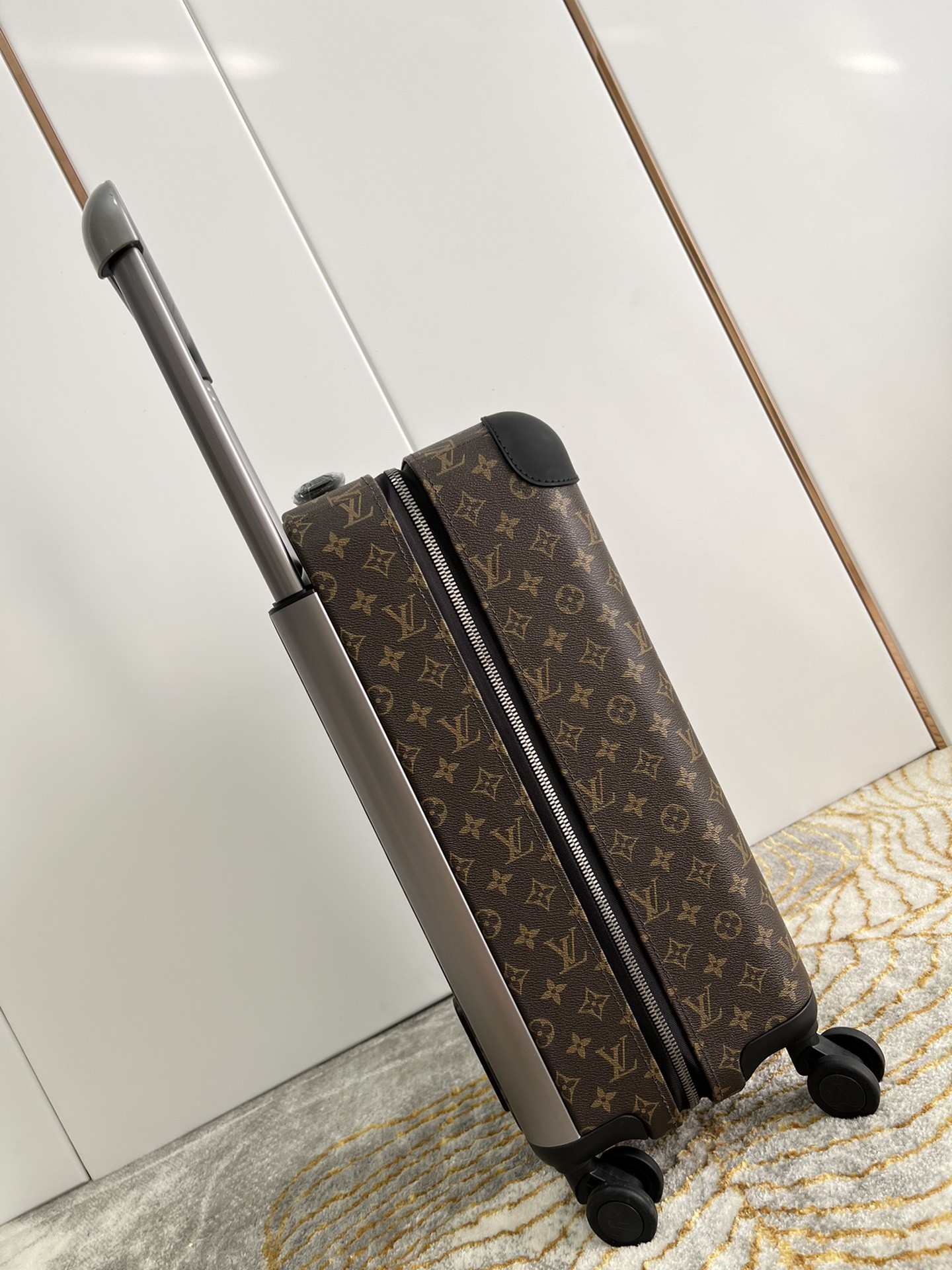 LV  suitcase  size 38*55*23cm