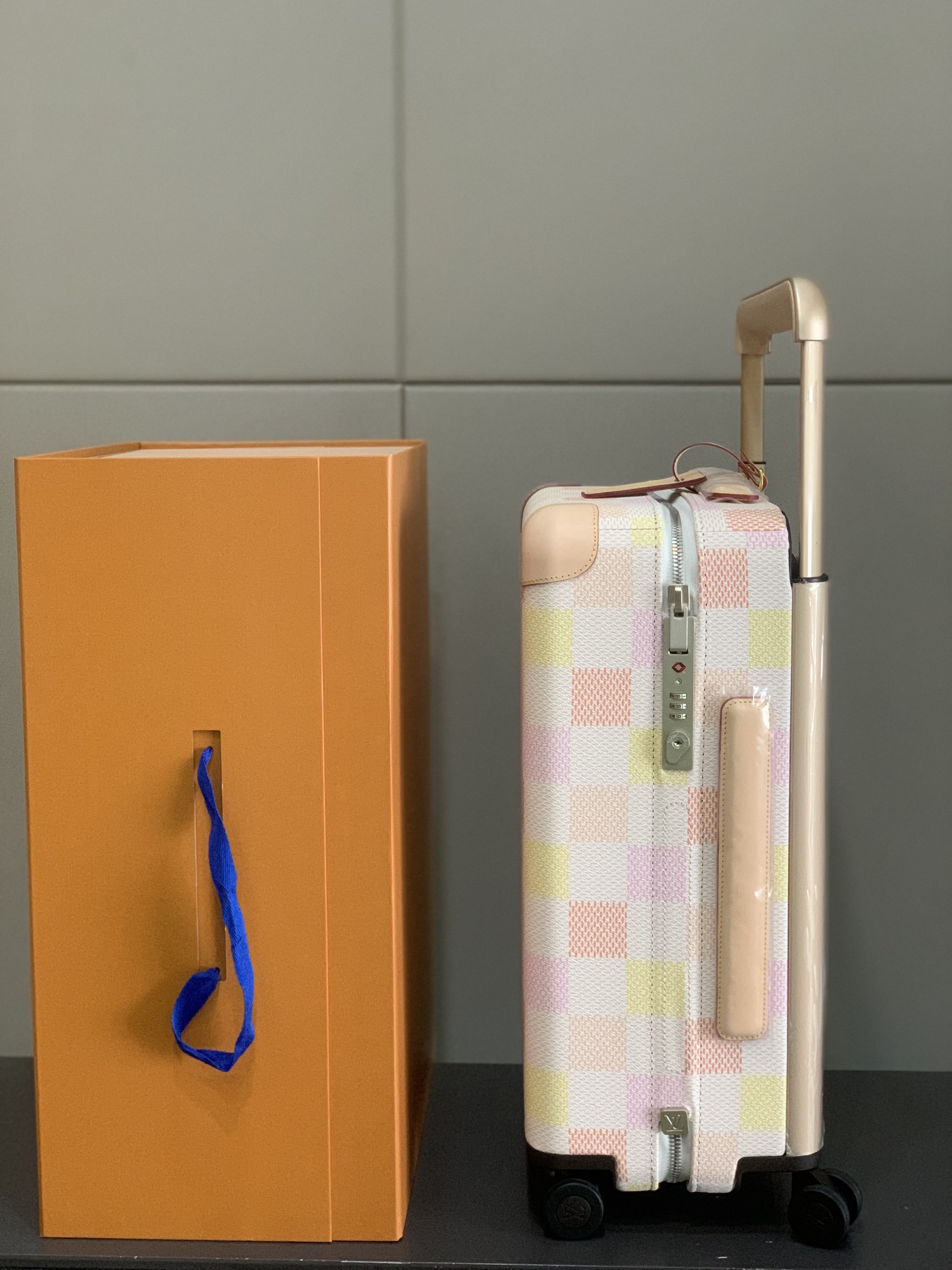 LV  suitcase  size 38*55*21cm