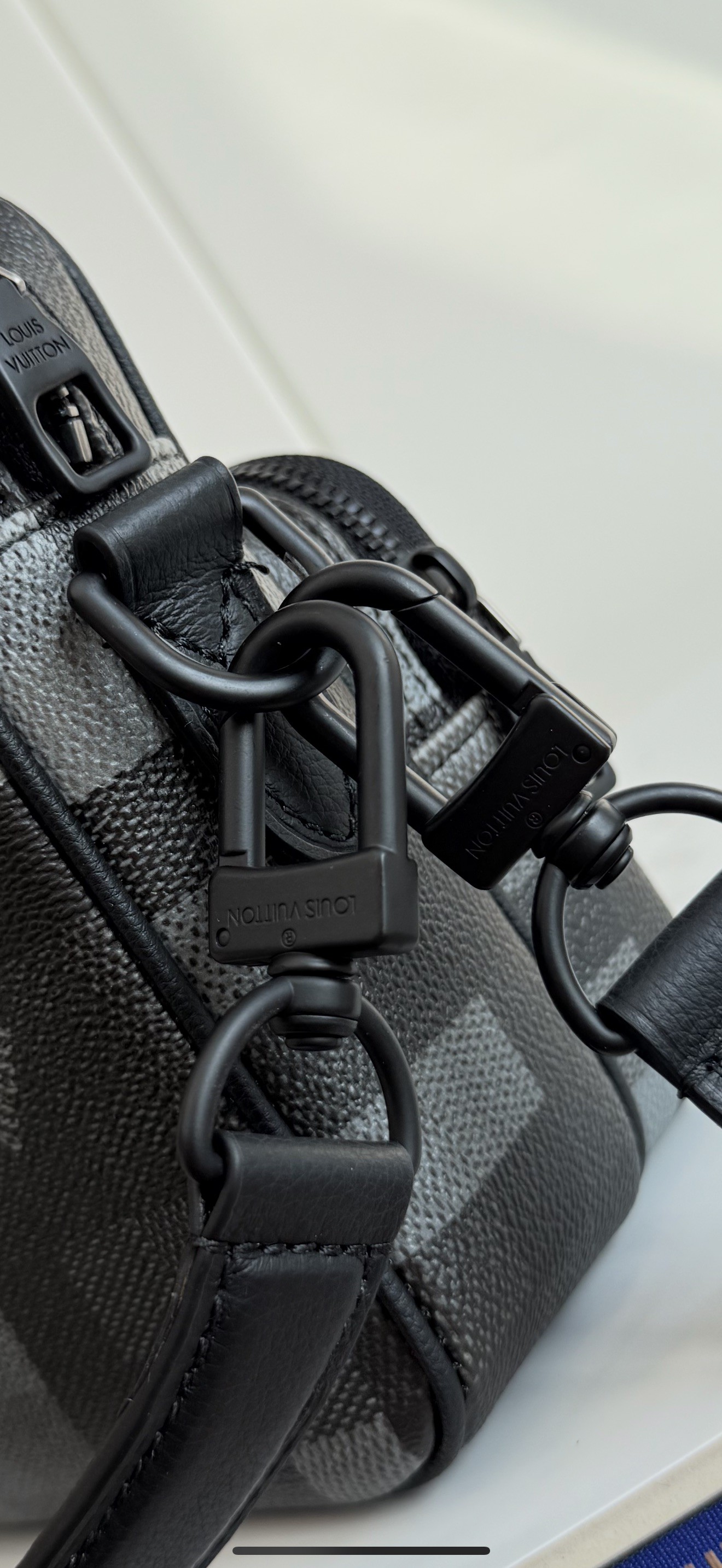 LV  M14988 size  25*11*17.5cm