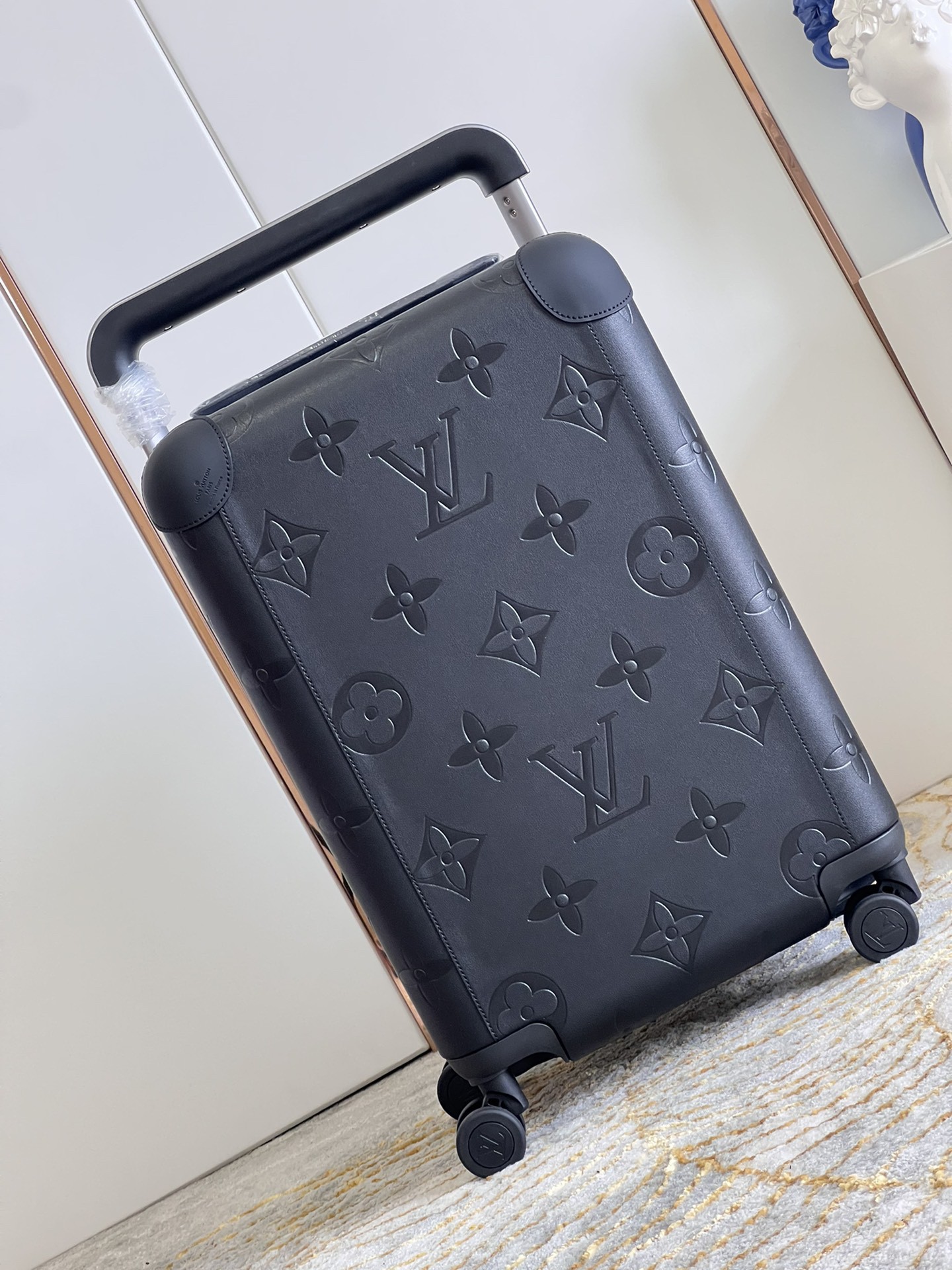 LV  suitcase  size 35*55*23cm