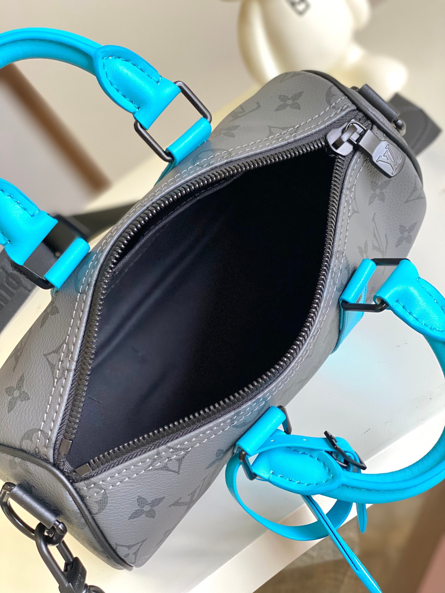 LV  M11645  SIZE  25*25*11CM