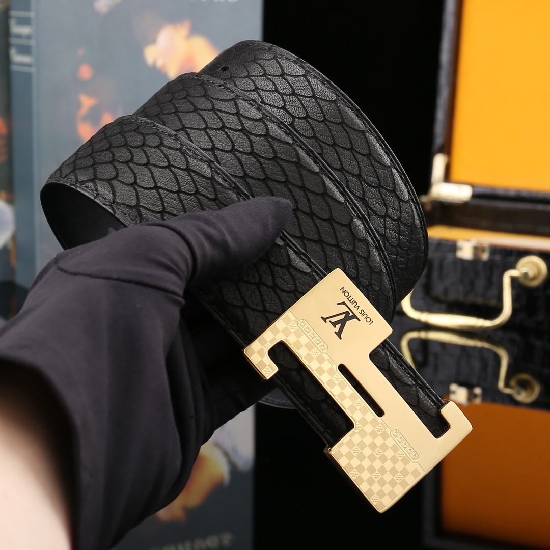 LOUIS VUITTO initials belt