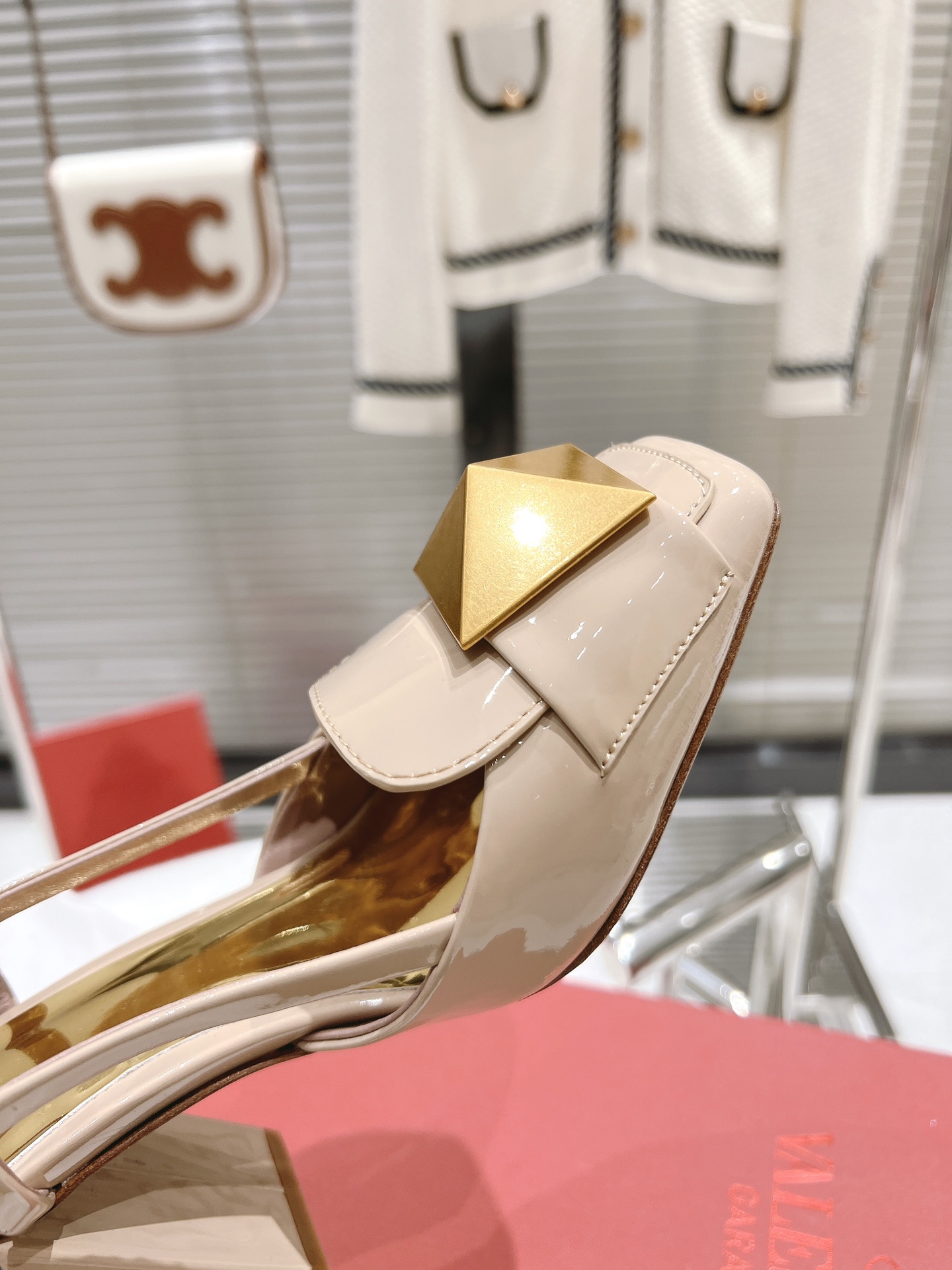 【Valentino】𝟐𝟎𝟐𝟏/𝐒𝐒 𝐧𝐞𝐰  Valentino fabric patent leather lining sheepskin sole cowhide