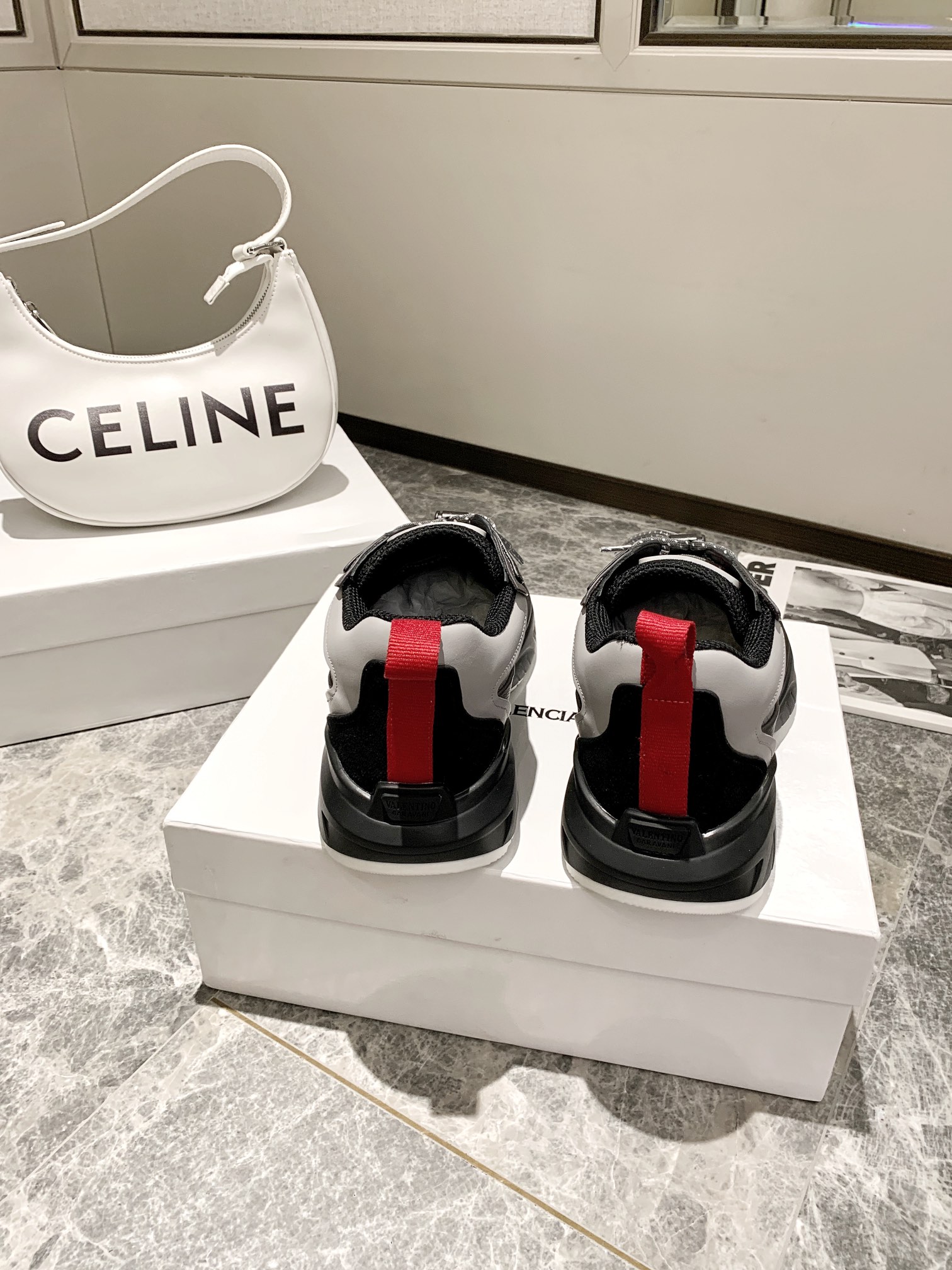 【Valentino】𝟐𝟎𝟐𝟏/𝐒𝐒 𝐧𝐞𝐰 Valentino 2022 ss spring-summer collection of new old man shoes