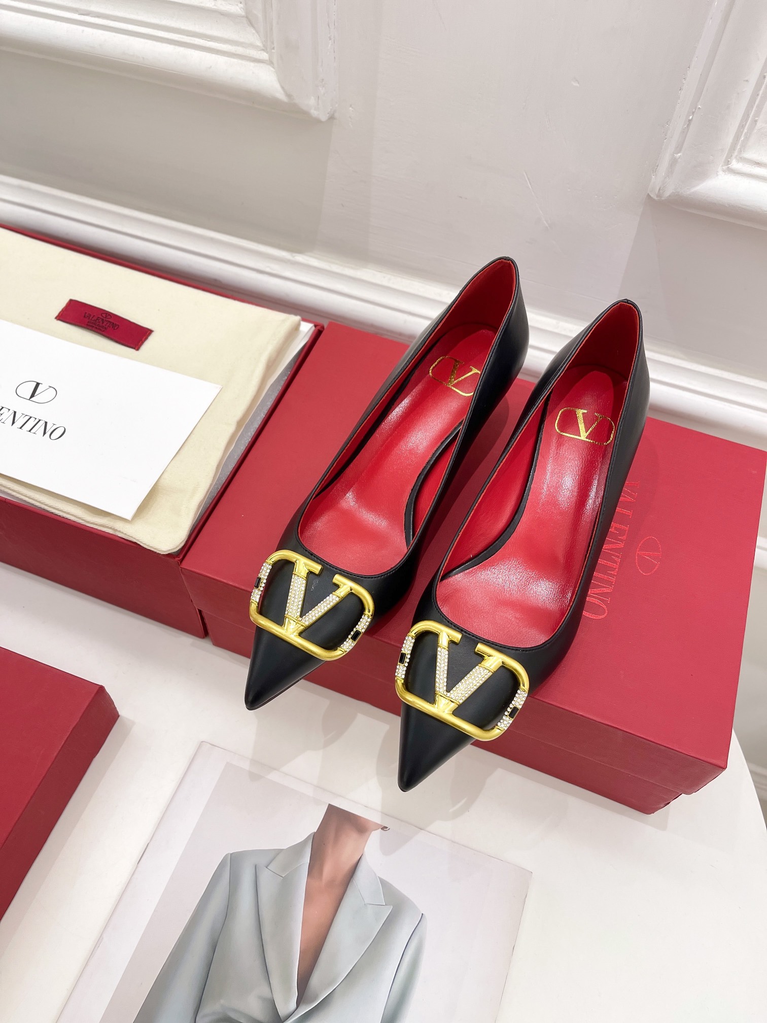 【Valentino】𝟐𝟎𝟐𝟏/𝐒𝐒 𝐧𝐞𝐰 Valentino 2022 spring and summer new large V diamond buckle high heels on the new